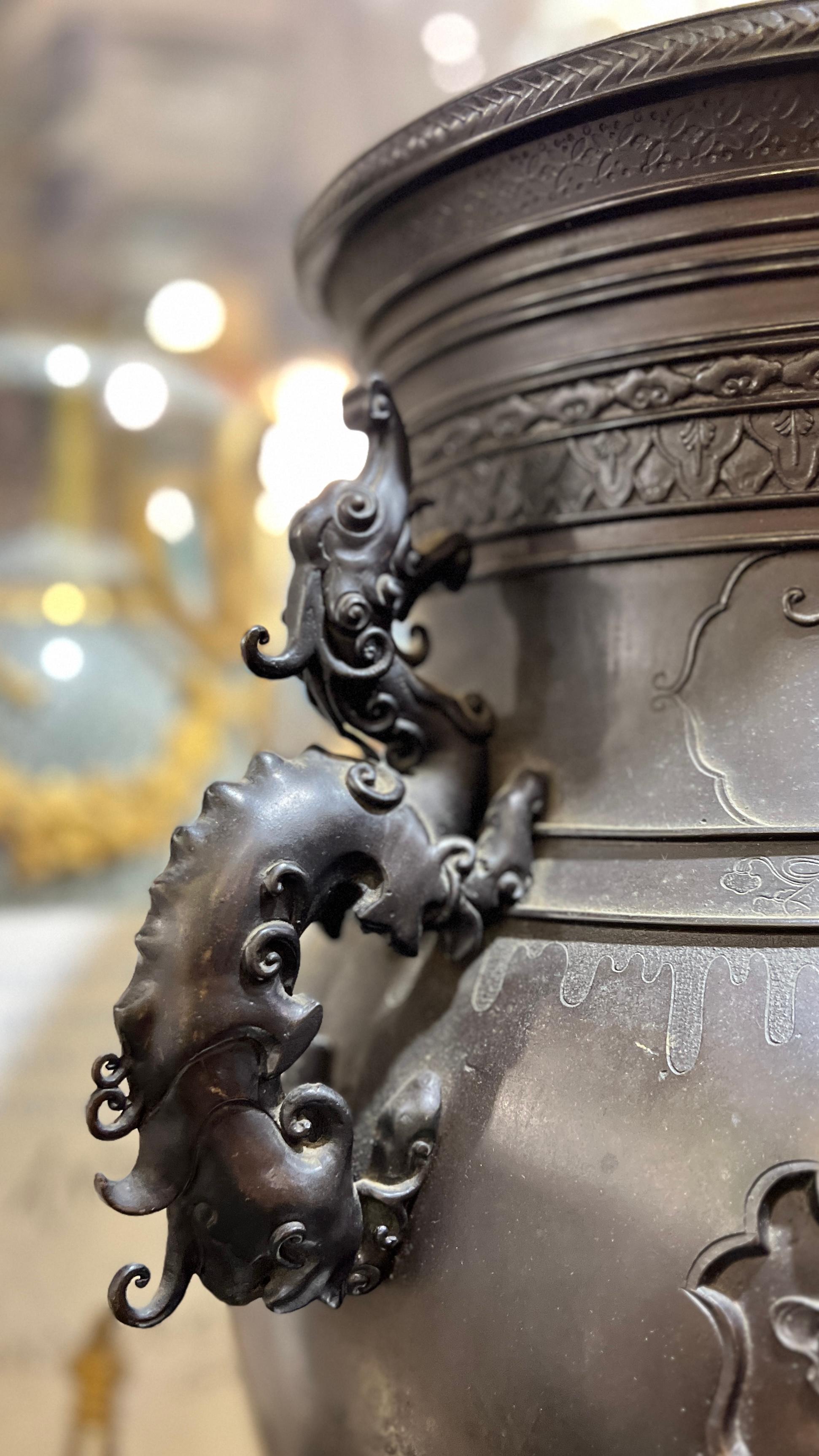 Pair Large Meiji Japanese Bronze Vases For Sale 2