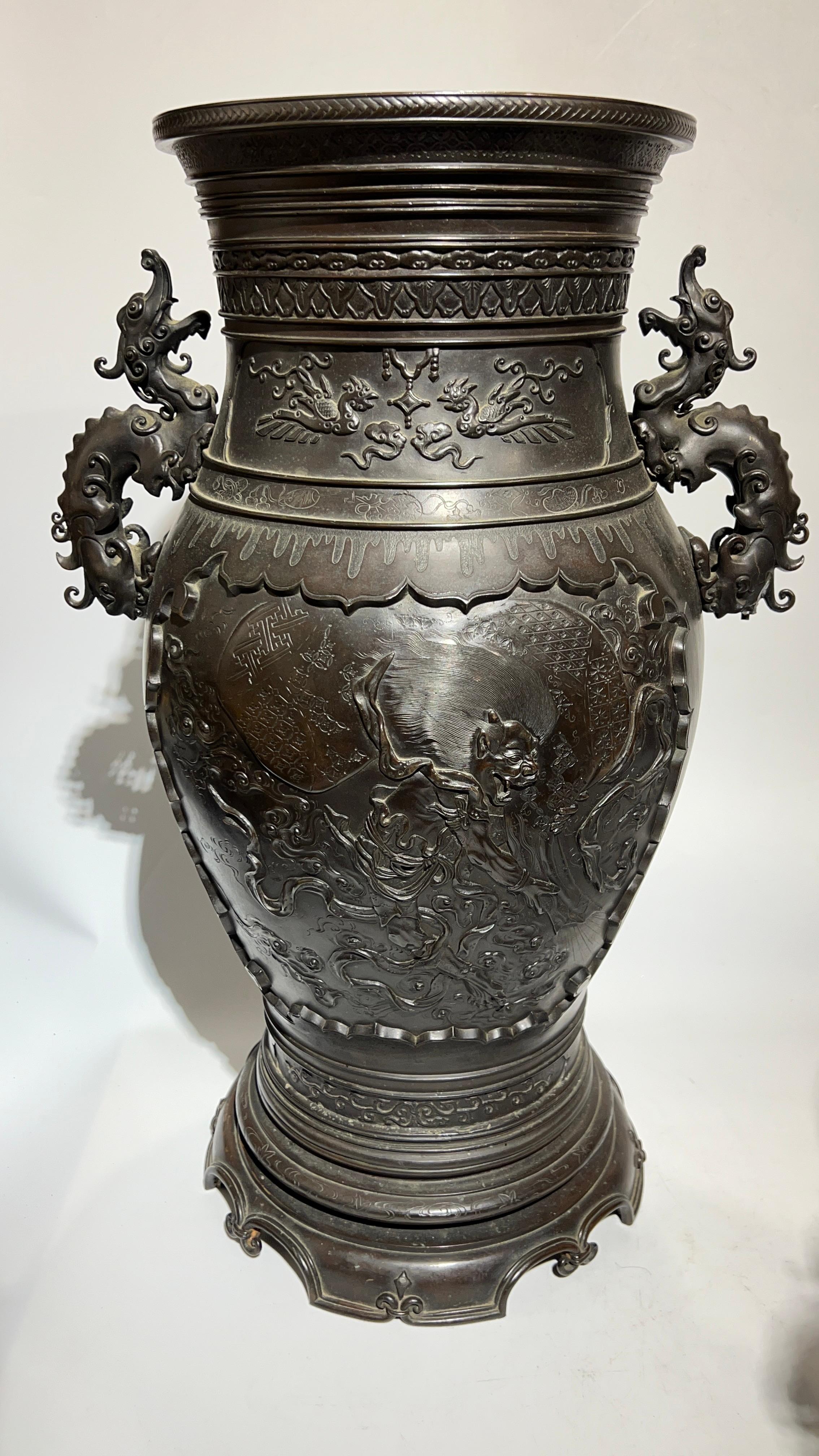 Pair Large Meiji Japanese Bronze Vases For Sale 4