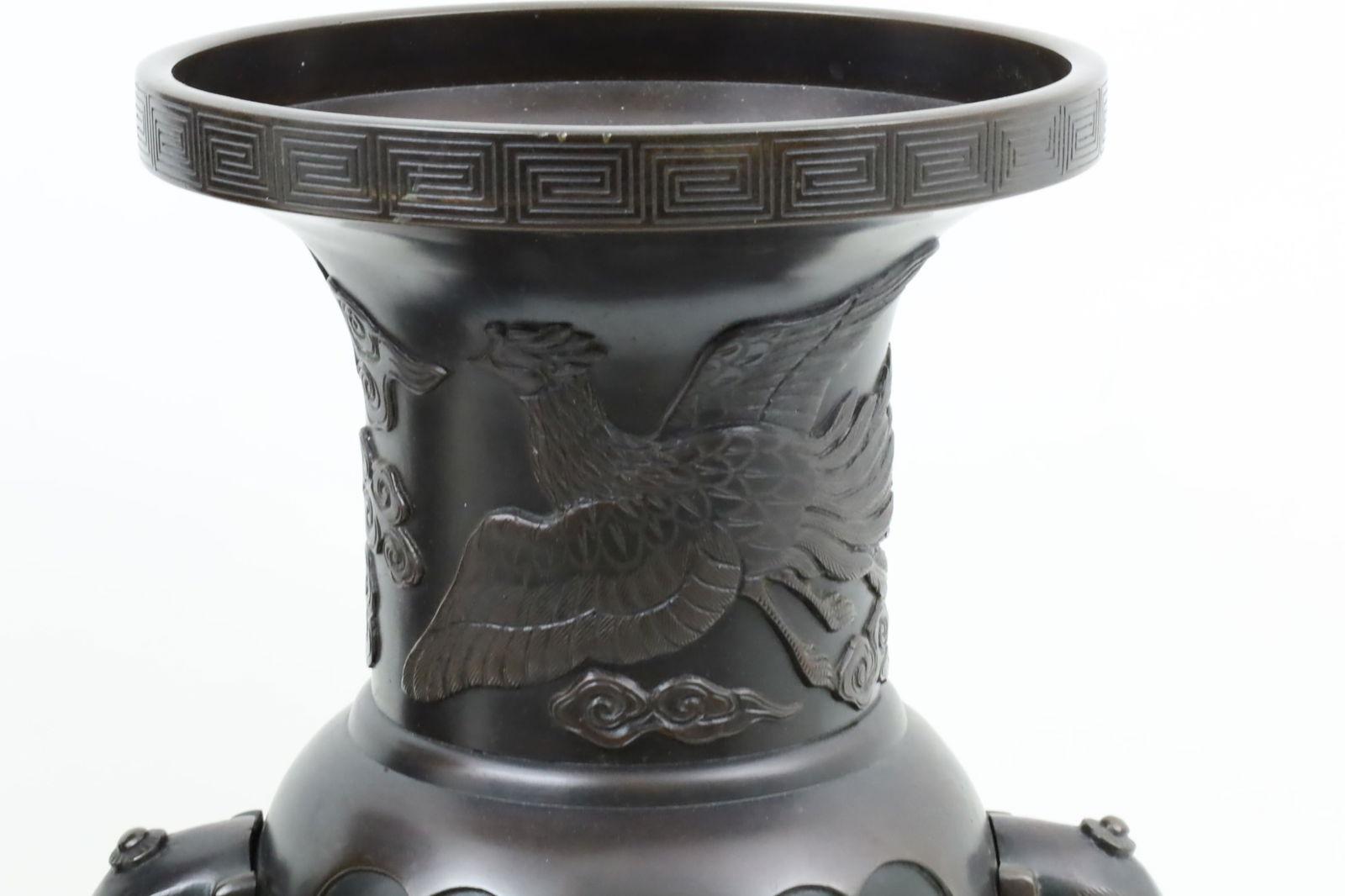 Paar große japanische Meiji-Vasen aus patinierter Bronze (Patiniert) im Angebot