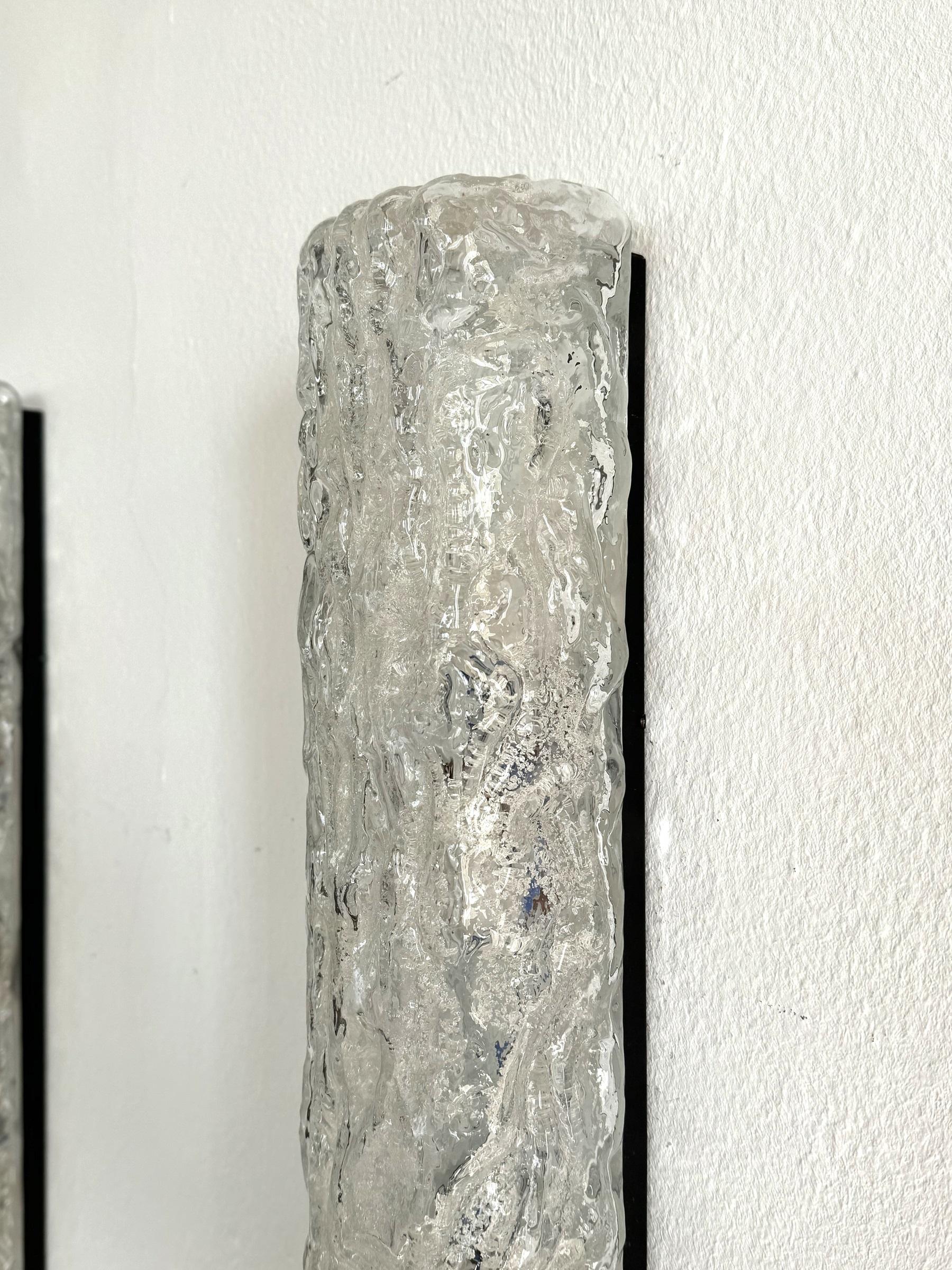 Paar große Eisspiegel-Wandleuchter aus strukturiertem Kunstglas, Mitte des Jahrhunderts, 1970 im Angebot 4