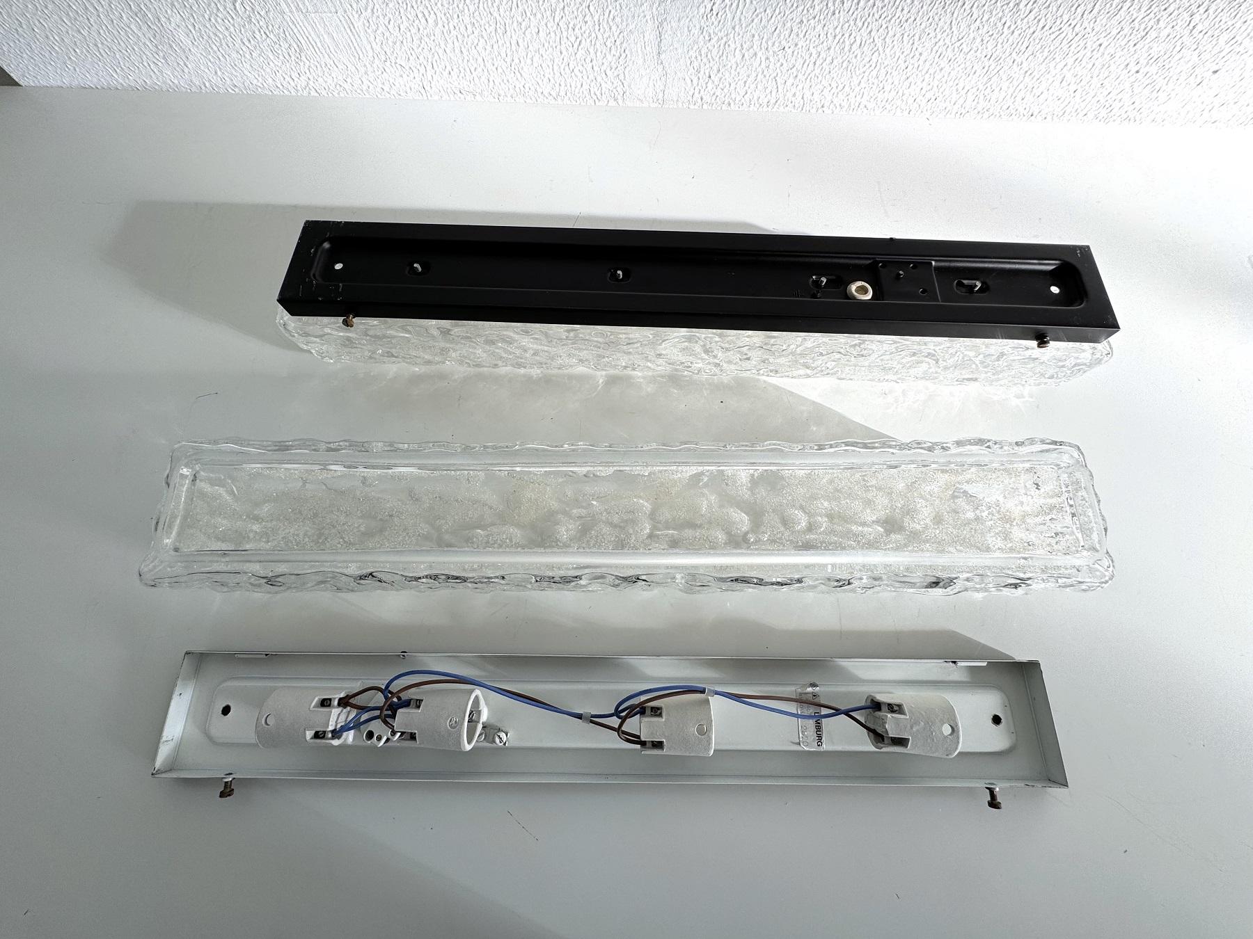 Paar große Eisspiegel-Wandleuchter aus strukturiertem Kunstglas, Mitte des Jahrhunderts, 1970 im Angebot 6