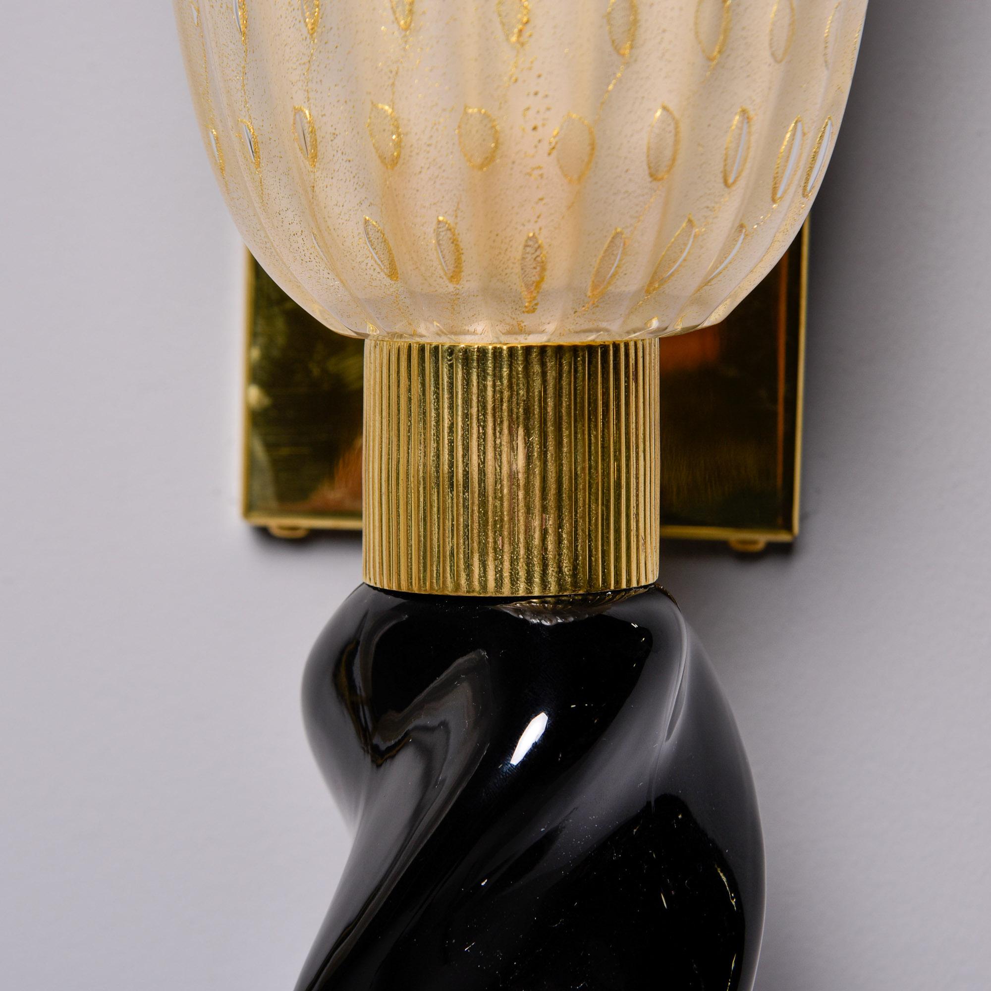 XXIe siècle et contemporain Paire de grandes appliques torchères Murano avec base en verre noir en vente
