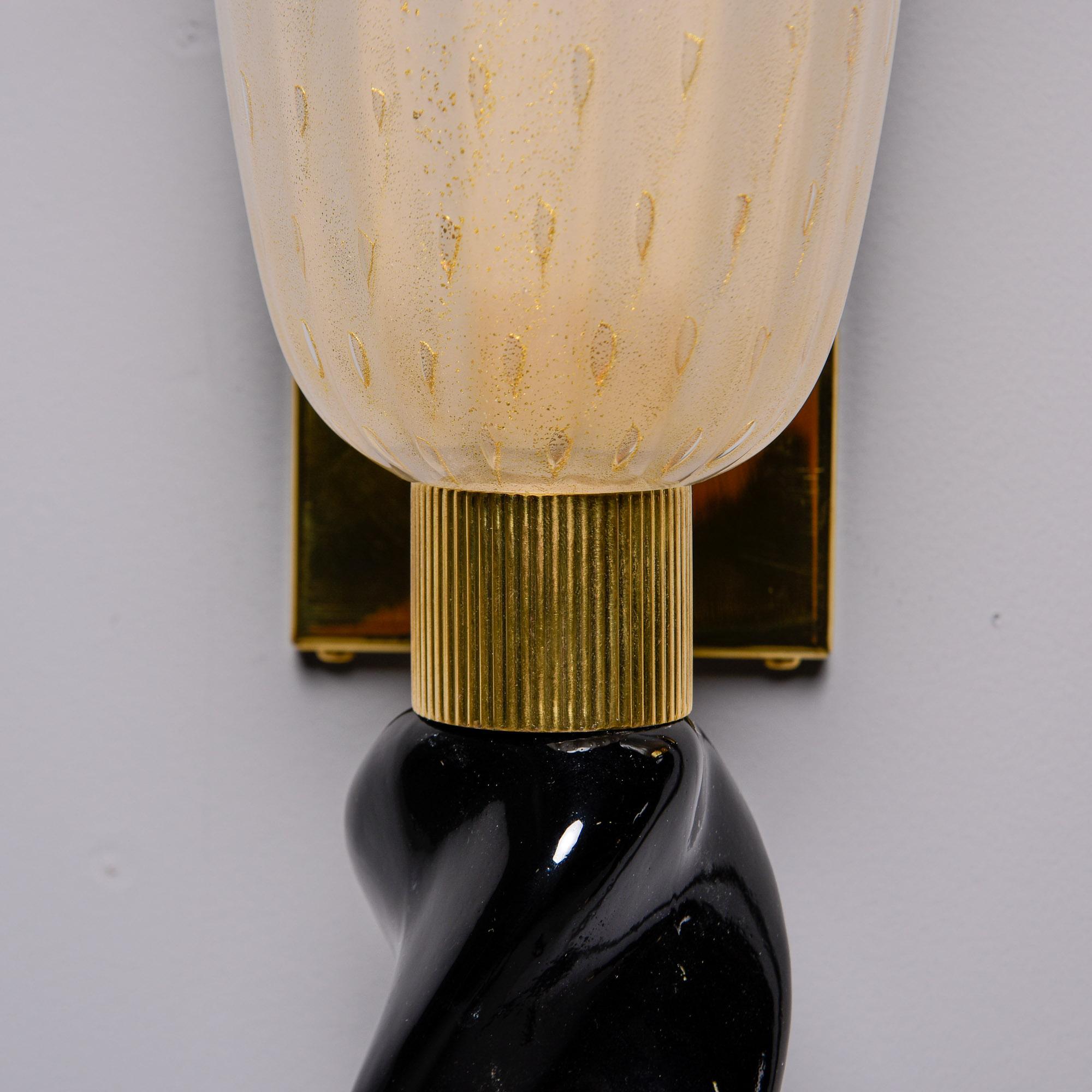 Laiton Paire de grandes appliques torchères Murano avec base en verre noir en vente