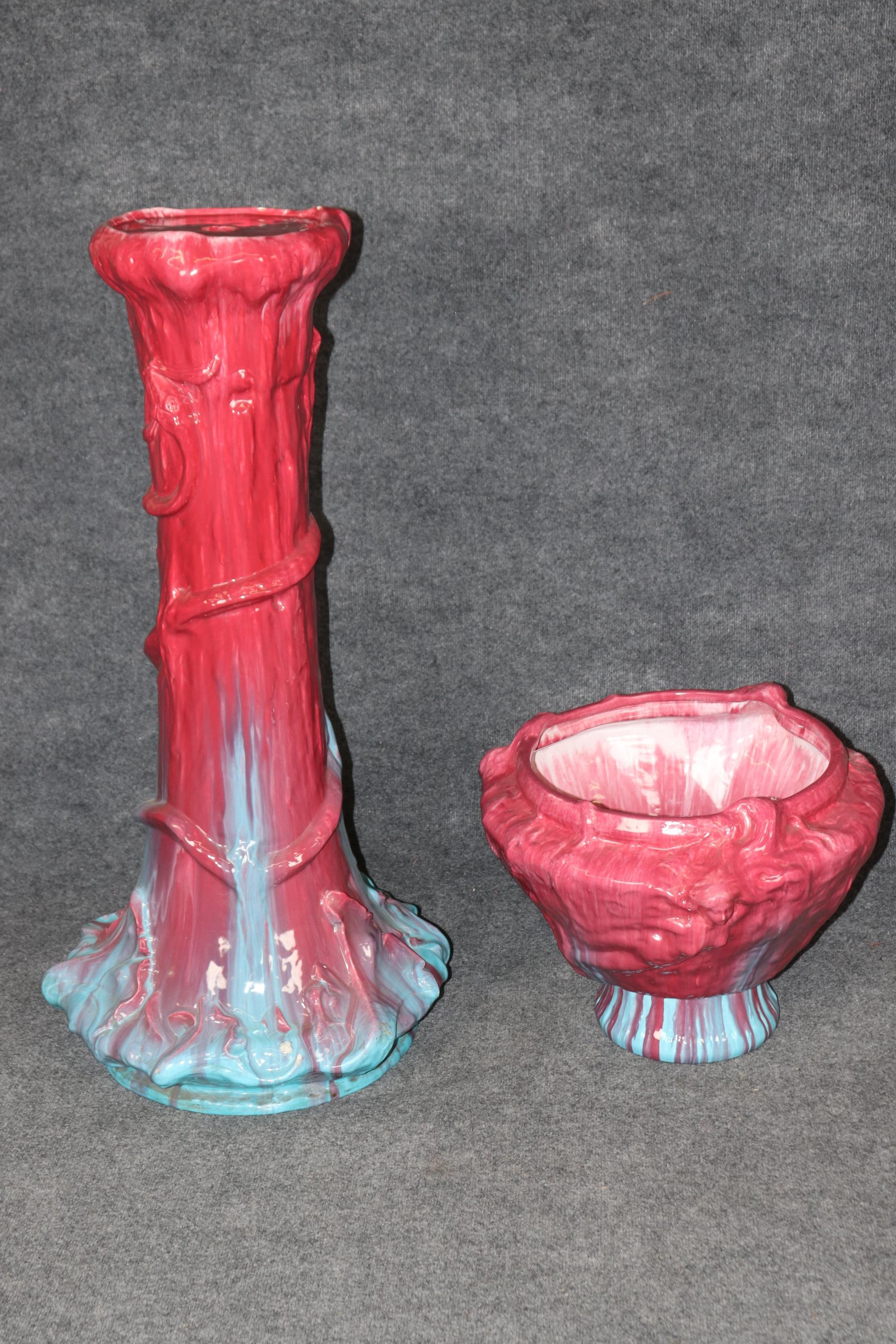 Paire de grandes jardinières deux pièces Majolica rouges et bleues figuratives d'une jeune fille nageant en vente 7