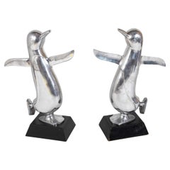 Paar großformatige tanzende Pinguine aus Aluminium, CIRCA 1960er Jahre