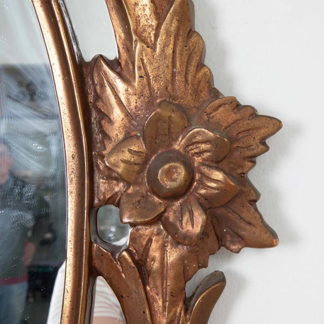 20ième siècle Paire de grands miroirs dorés en vente