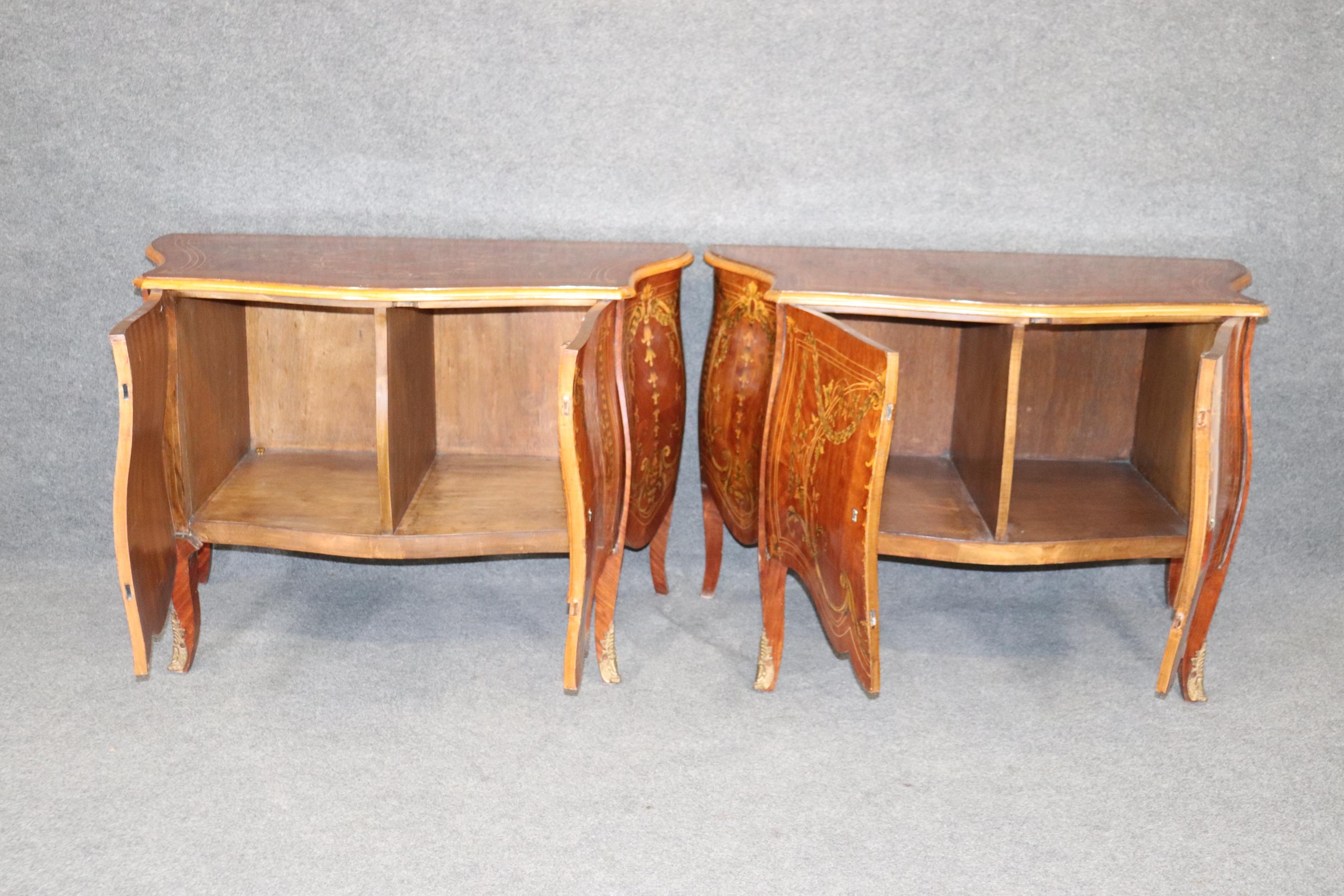 Pair Large Scale Italian Maggiolini Inlaid Bombe Louis XV Commodes In Good Condition For Sale In Swedesboro, NJ