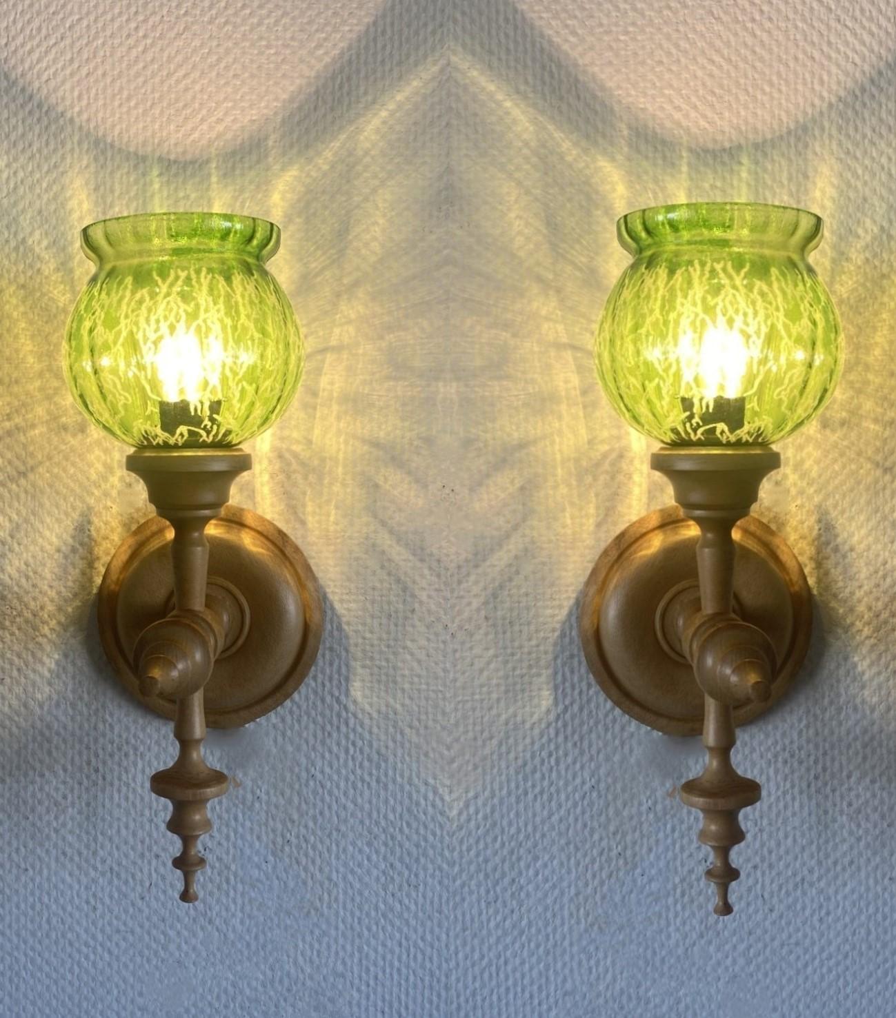 Schwedische Designer-Wandleuchter aus Kiefernglas, Schweden, 1960er Jahre, Paar im Angebot 1