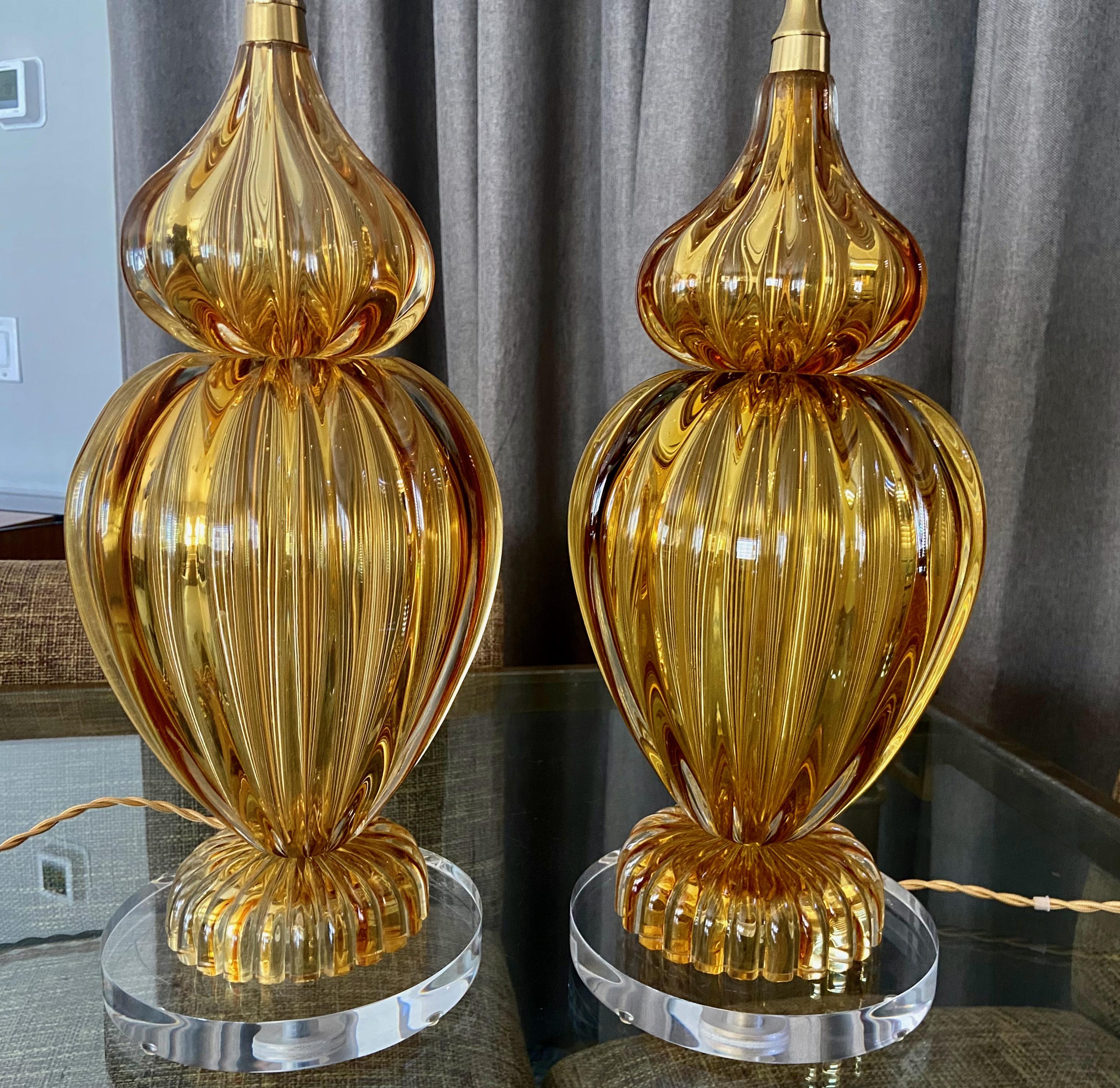 Pair Large Seguso Murano Golden Amber Table Lamps In Good Condition For Sale In Palm Springs, CA