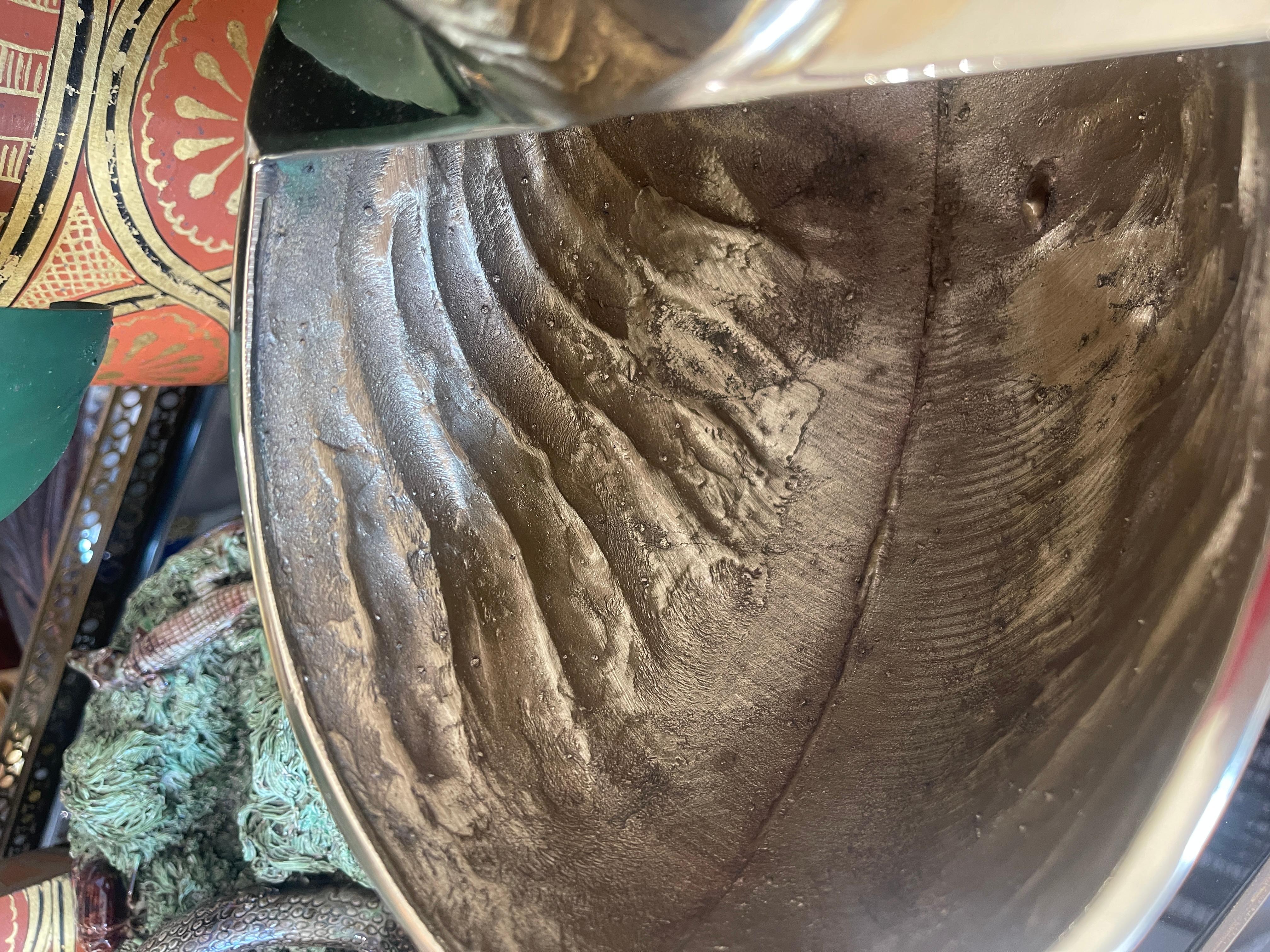 Paar Groß  Nautilus Shell Flaschenkühler oder Pflanzgefäße aus massivem Messing im Angebot 5