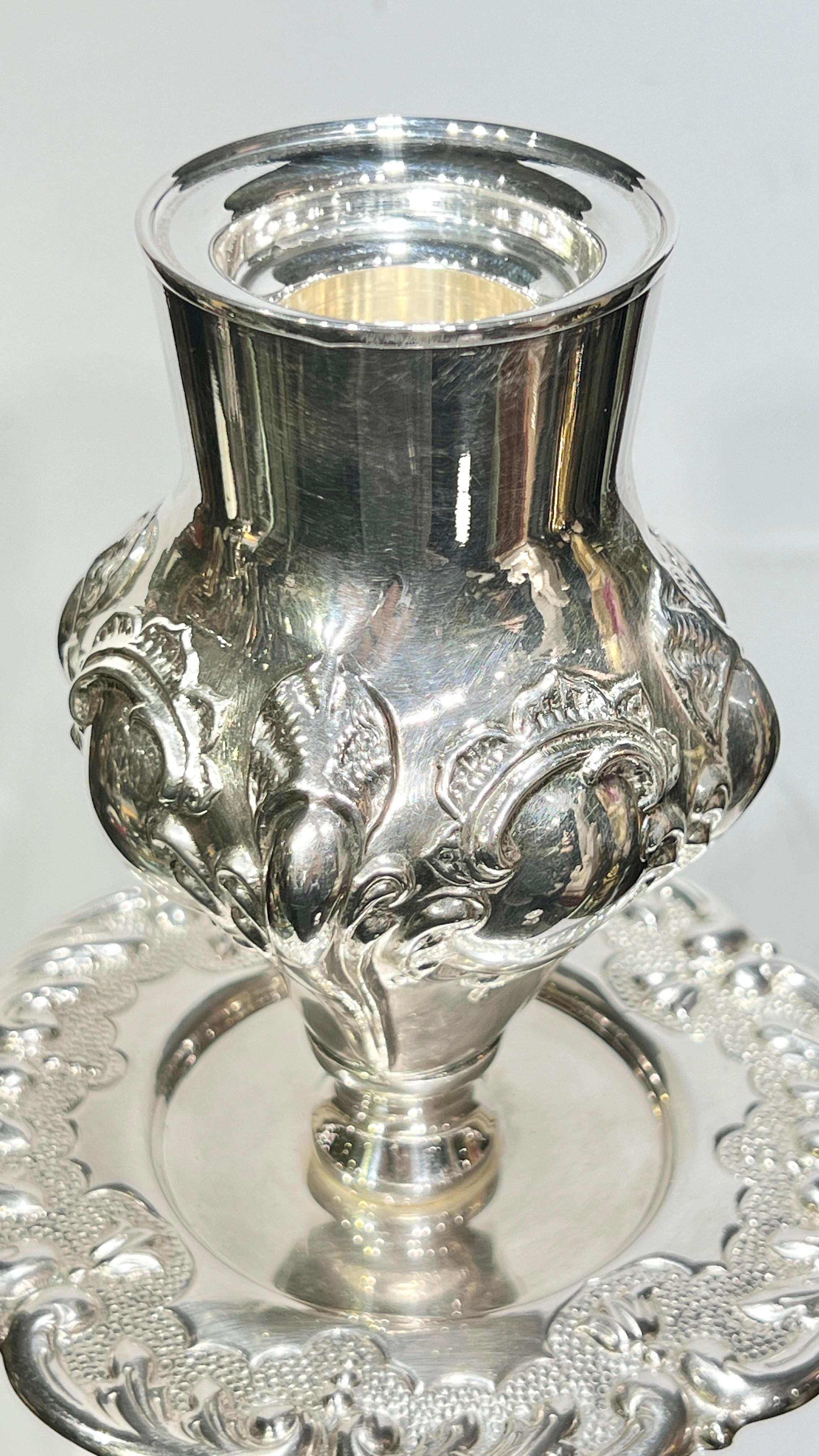 Coppia di grandi candelabri in argento sterling in stile barocco/rococò -- 26 pollici in vendita 2