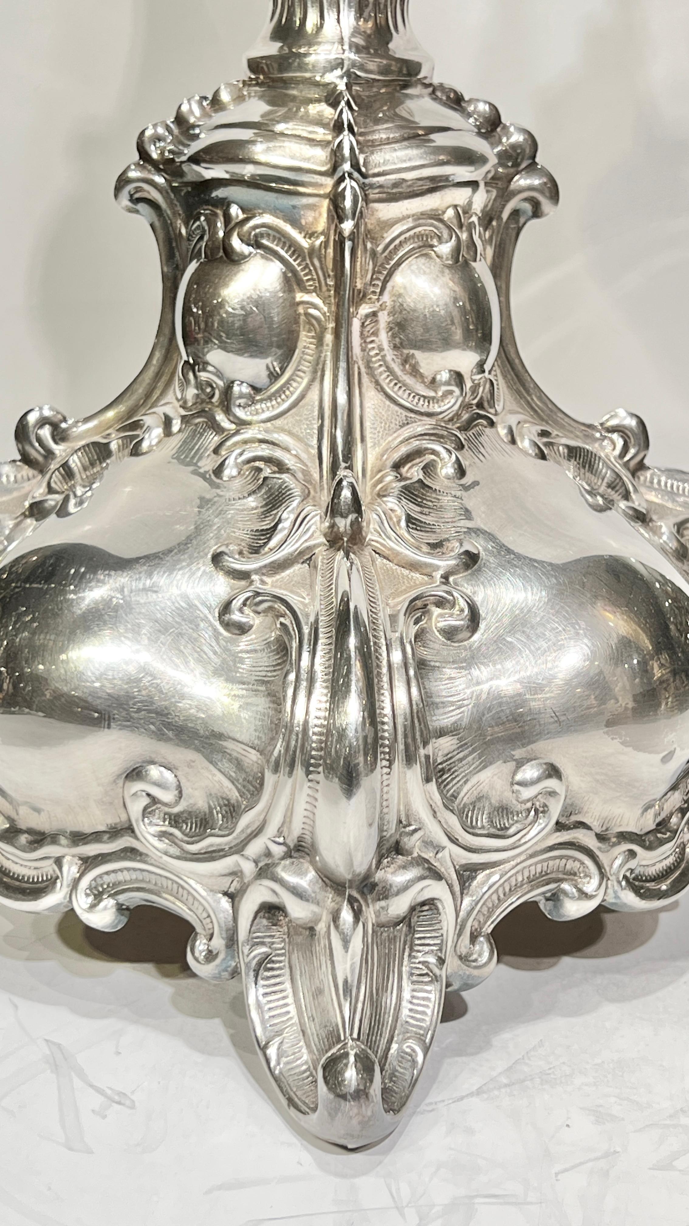 Argento 925 Coppia di grandi candelabri in argento sterling in stile barocco/rococò -- 26 pollici in vendita