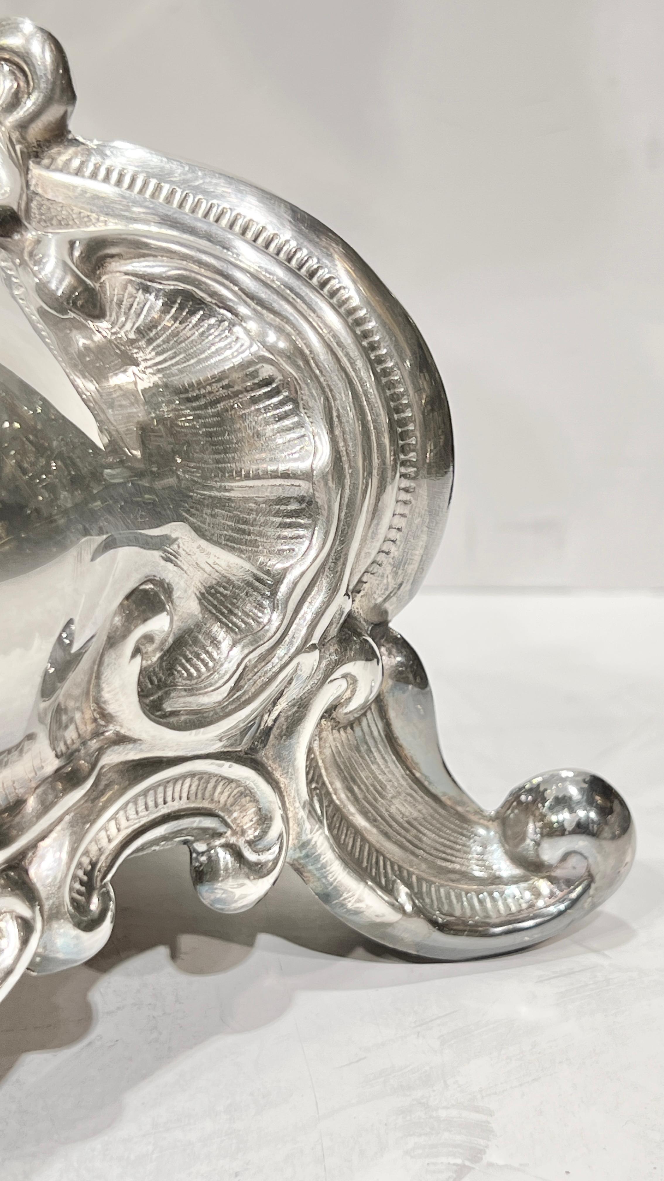 Coppia di grandi candelabri in argento sterling in stile barocco/rococò -- 26 pollici in vendita 1