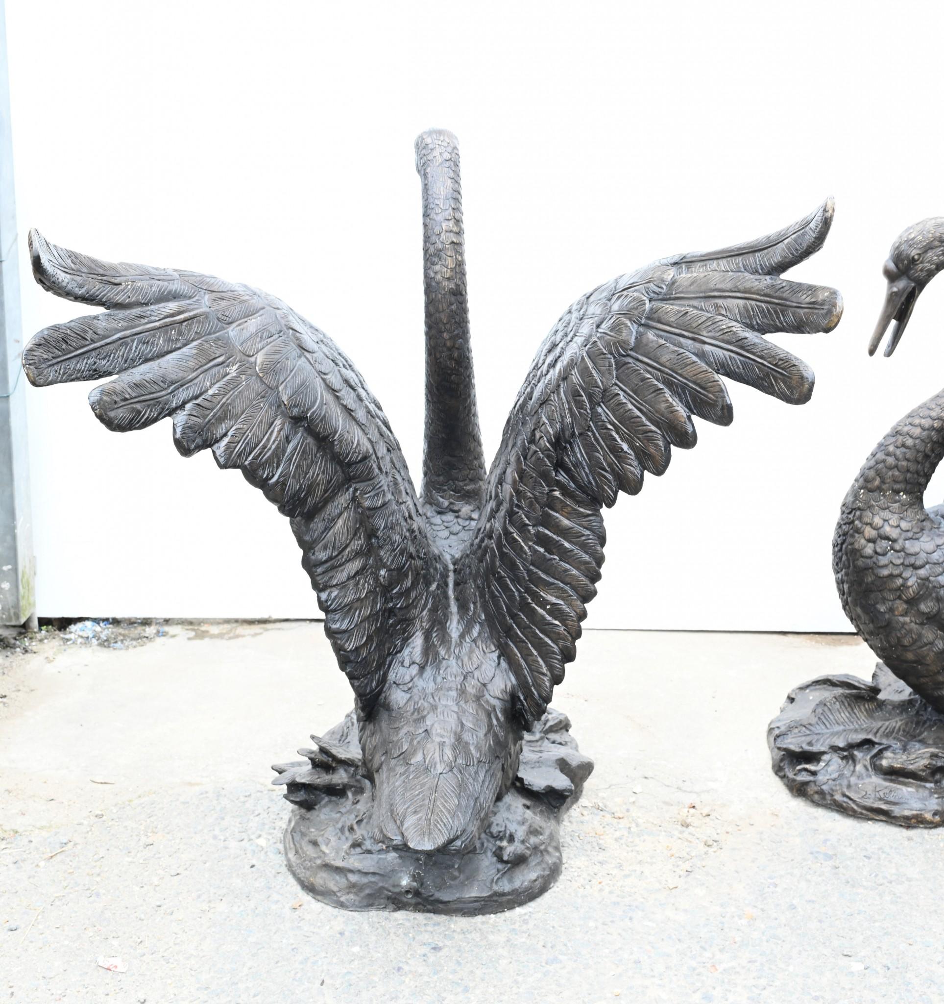 Coppia di statue di cigno di grandi dimensioni - Royal Bird Garden Casting in vendita 6