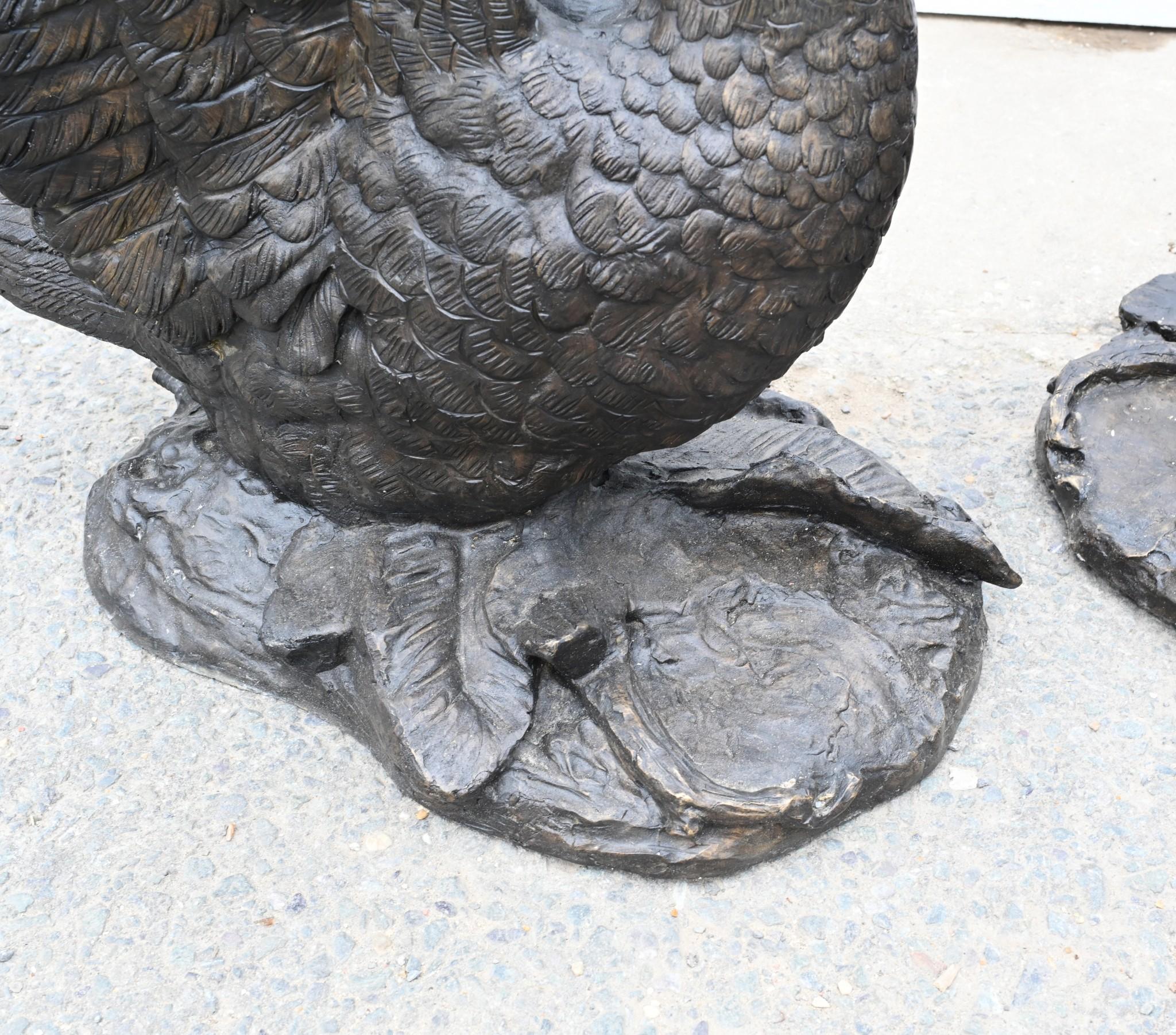 Bronzo Coppia di statue di cigno di grandi dimensioni - Royal Bird Garden Casting in vendita
