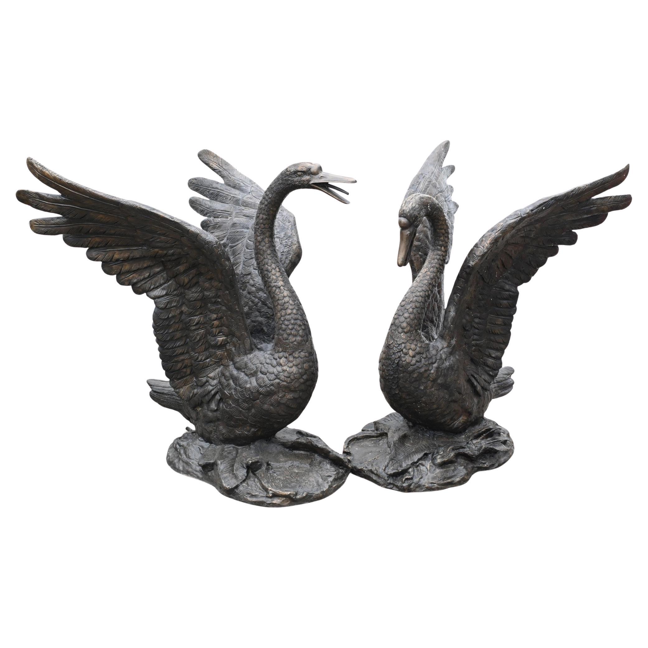Paar große Swan-Statuen - Royal Bird Garden Casting