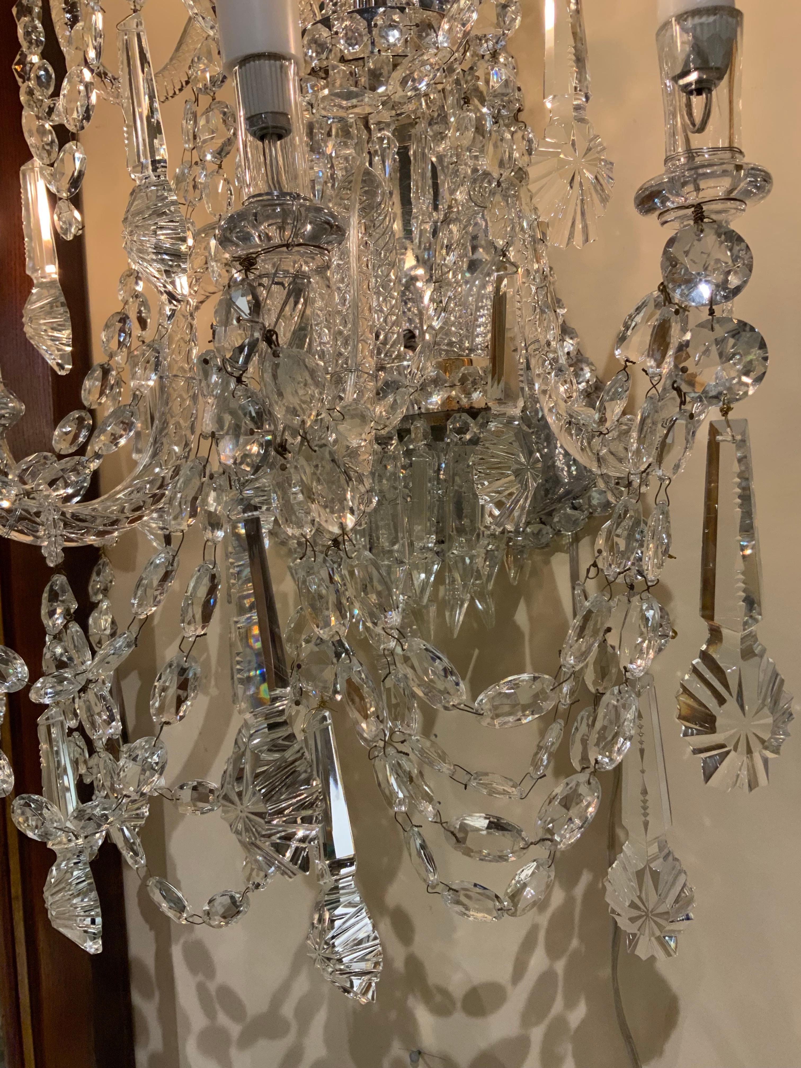 Coppia di grandi appliques in cristallo veneziano, cablate, 7 luci ciascuna In condizioni ottime in vendita a Houston, TX