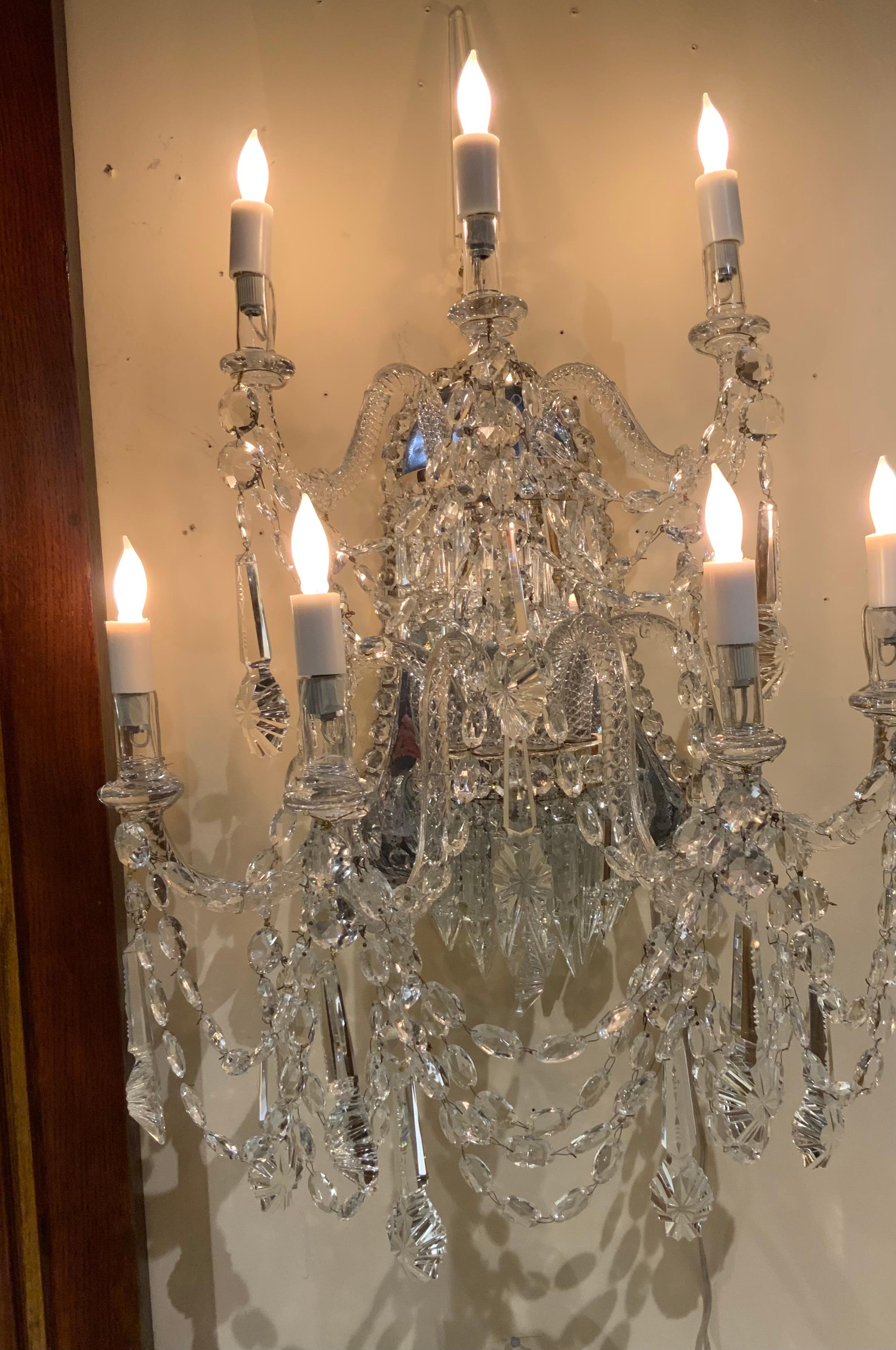Coppia di grandi appliques in cristallo veneziano, cablate, 7 luci ciascuna in vendita 1