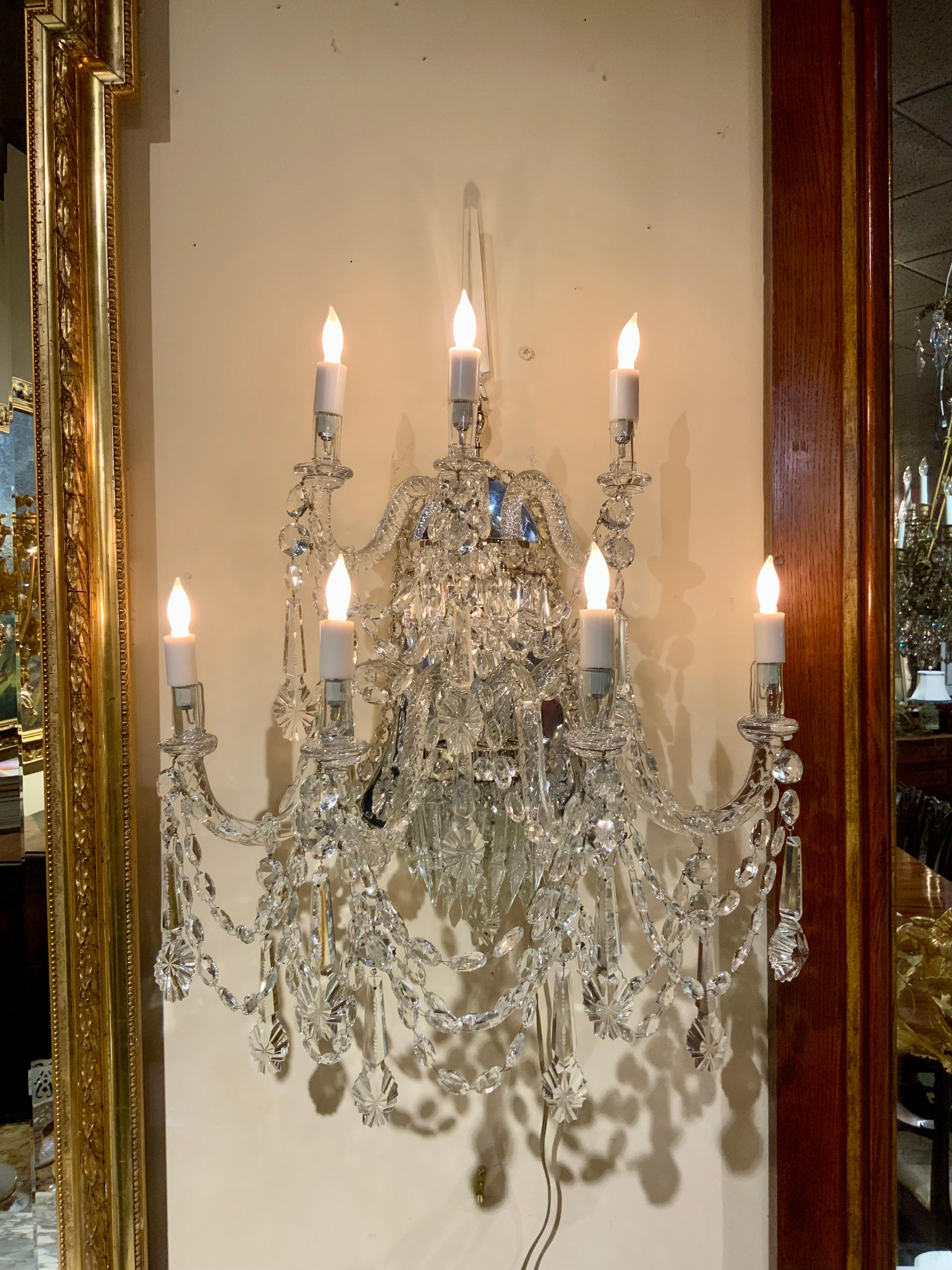 Coppia di grandi appliques in cristallo veneziano, cablate, 7 luci ciascuna in vendita 3
