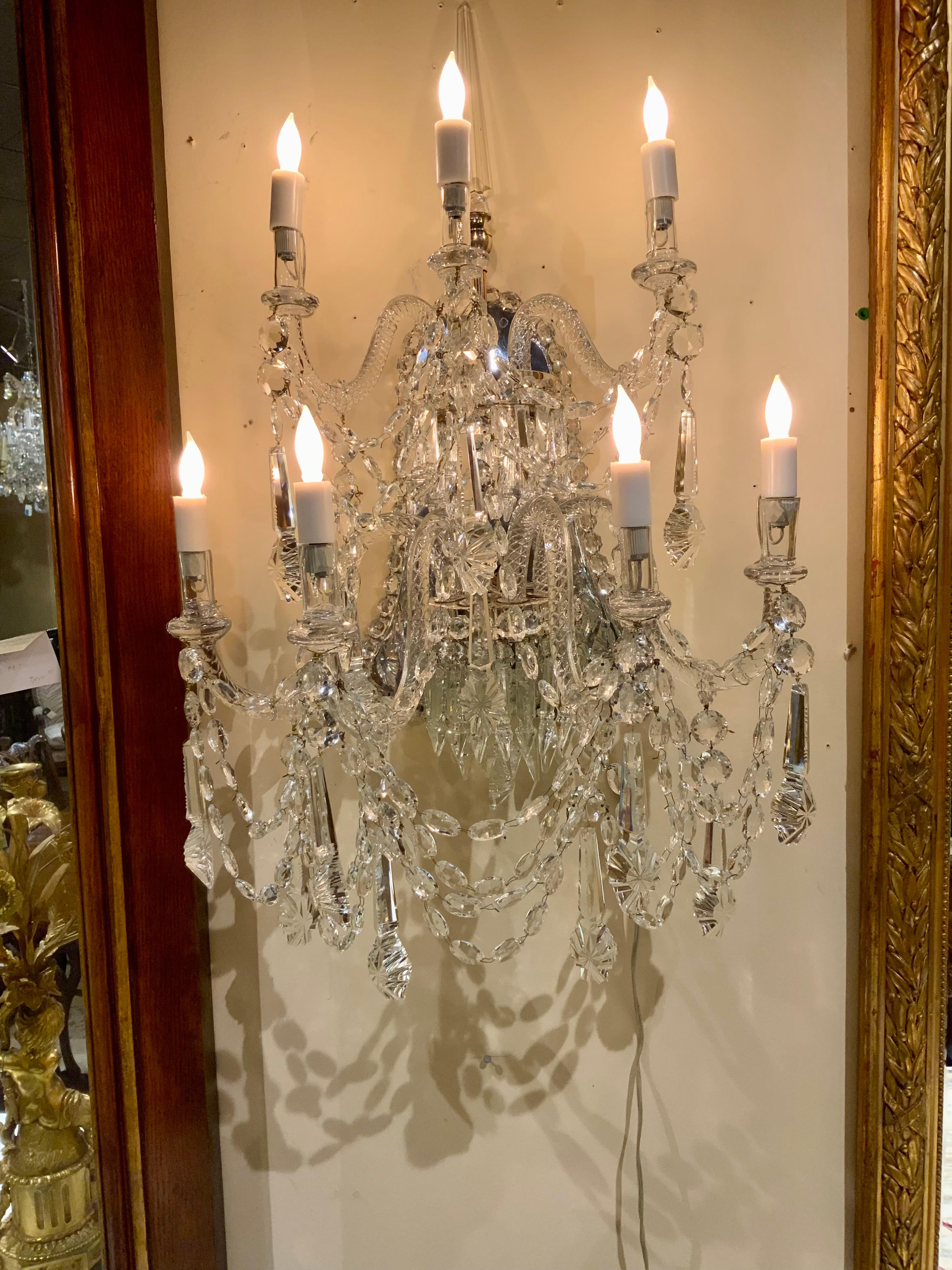 Coppia di grandi appliques in cristallo veneziano, cablate, 7 luci ciascuna in vendita 4
