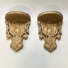 Pareja de grandes ménsulas de pared vintage de roble encalado