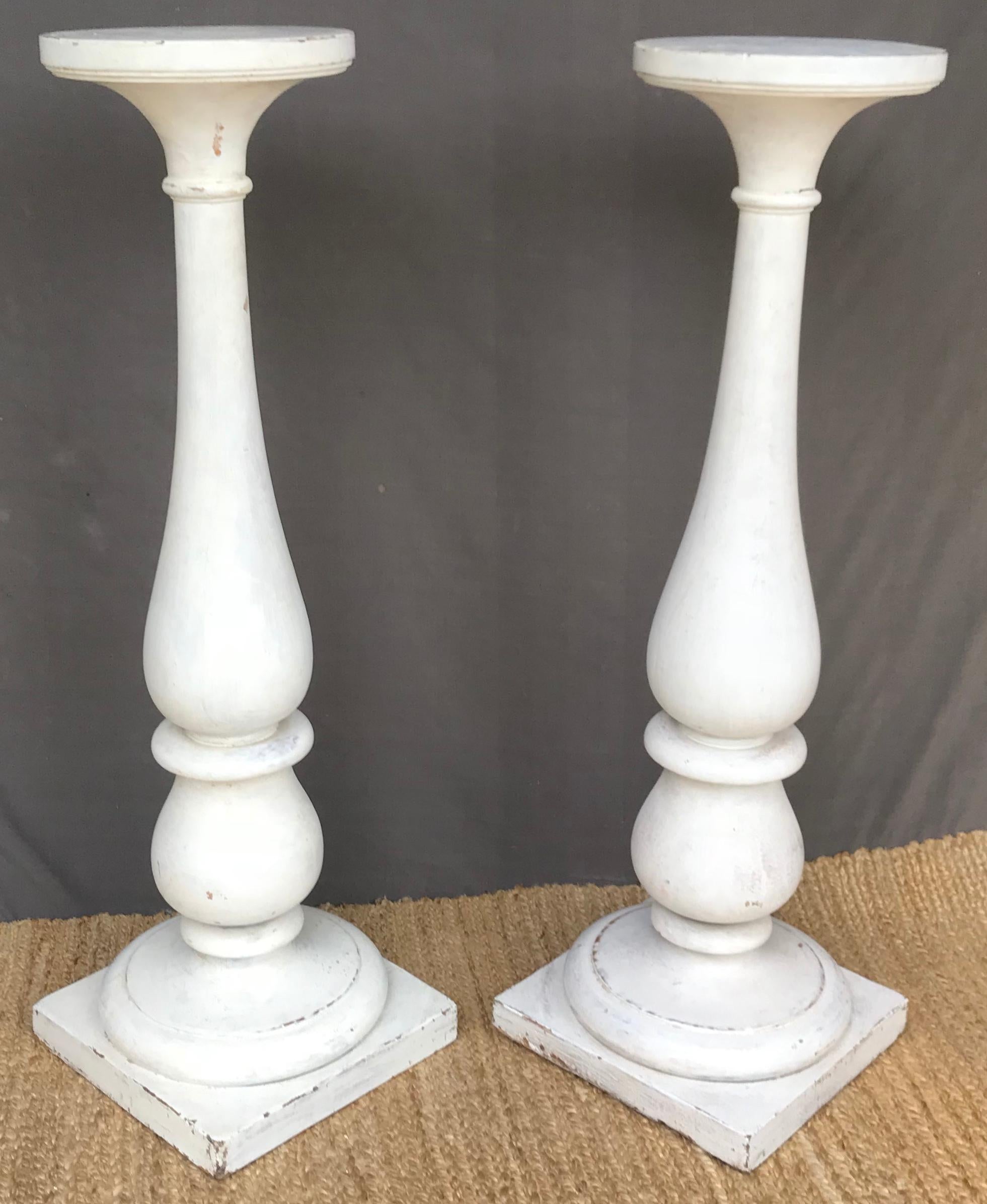 Pair large white Louis XVI pedestals. Pair of large white painted carved baluster shaped pedestals/torchieres in original white gessoed condition, Italy, circa 1790.
Dimensions: 12