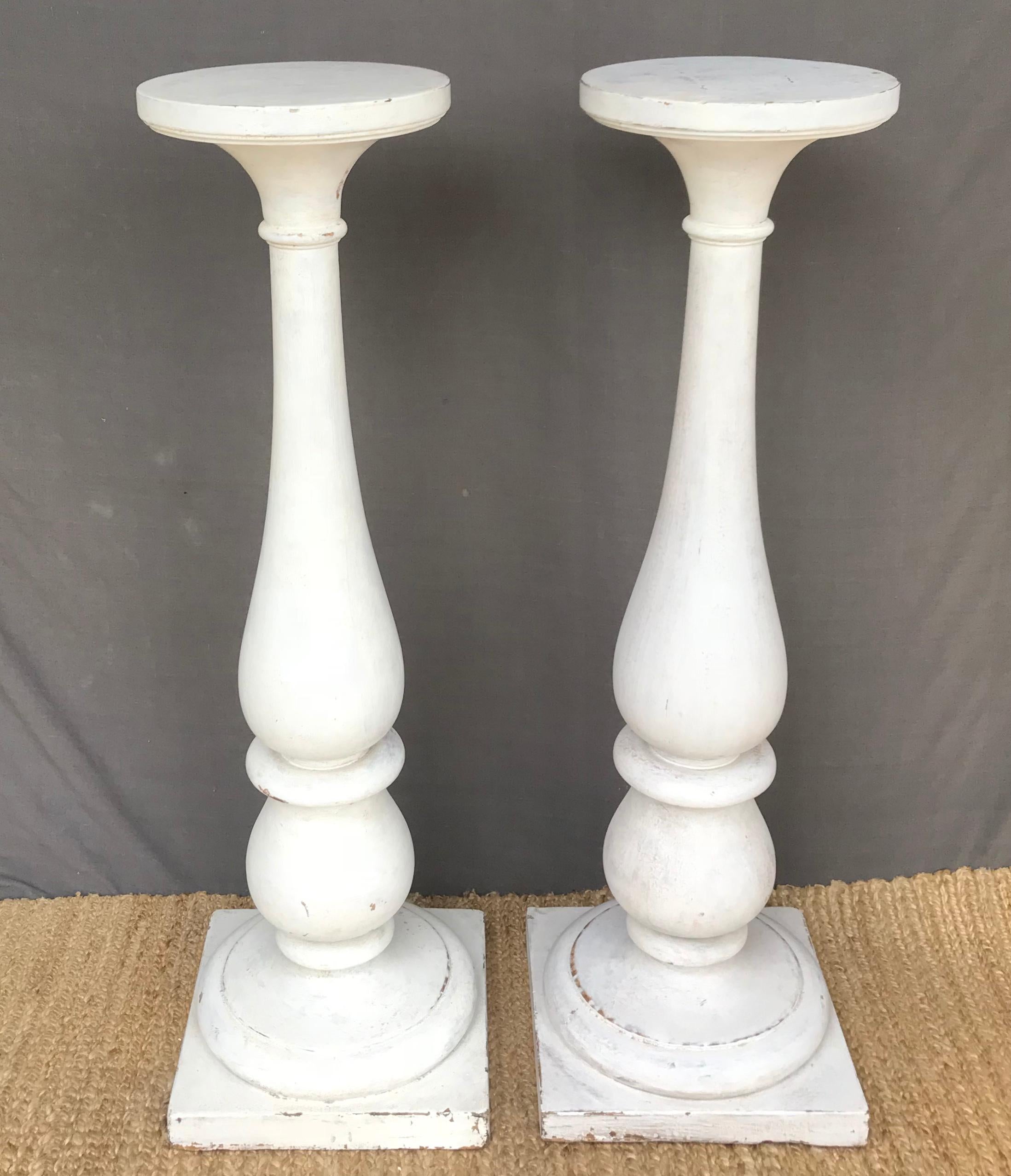 Pareja de grandes pedestales blancos Luis XVI Neoclásico en venta