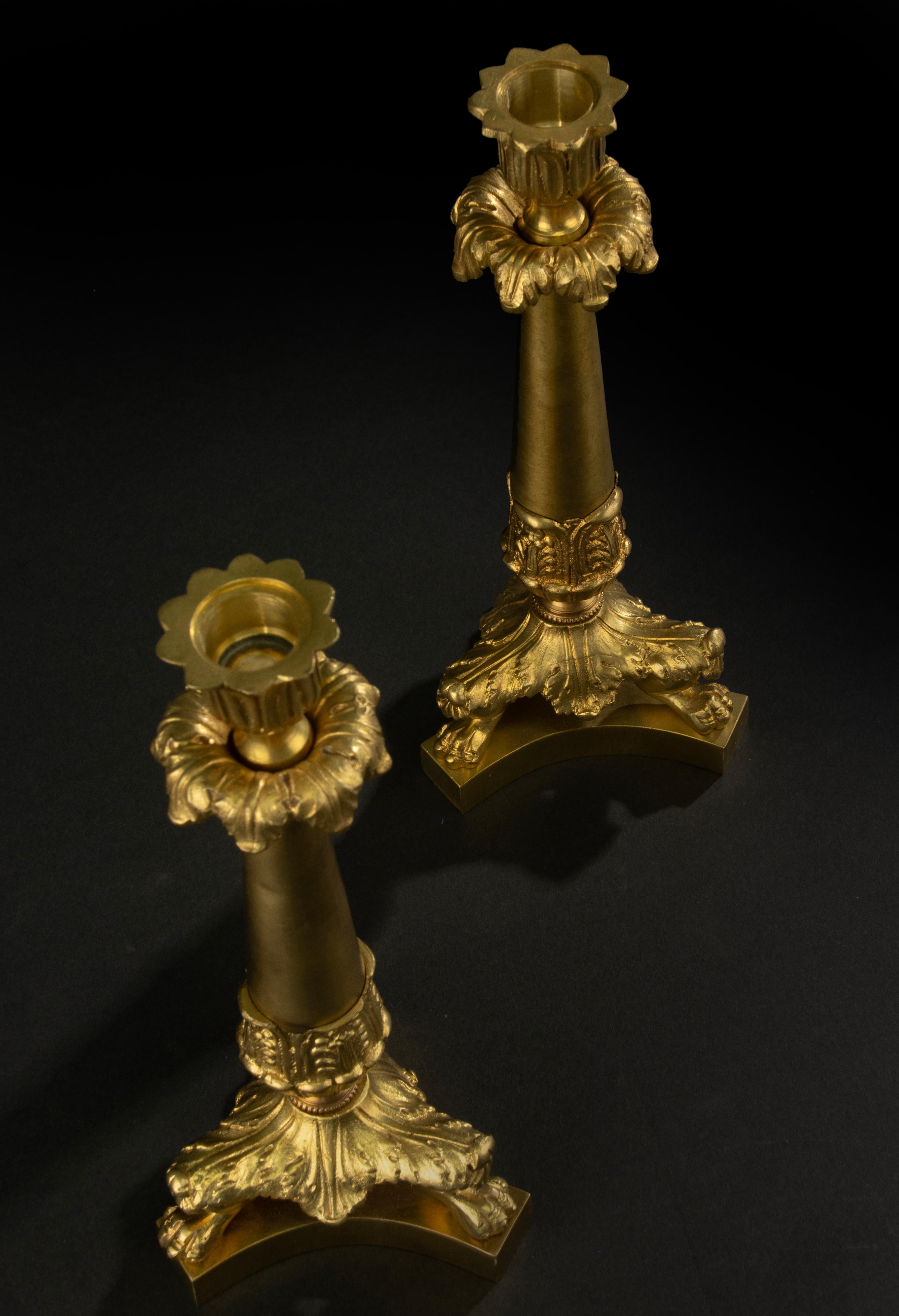 Pareja de Candeleros de Finales del Siglo XIX - Estilo Imperio Francés - Bronce dorado Ormolu en venta 10