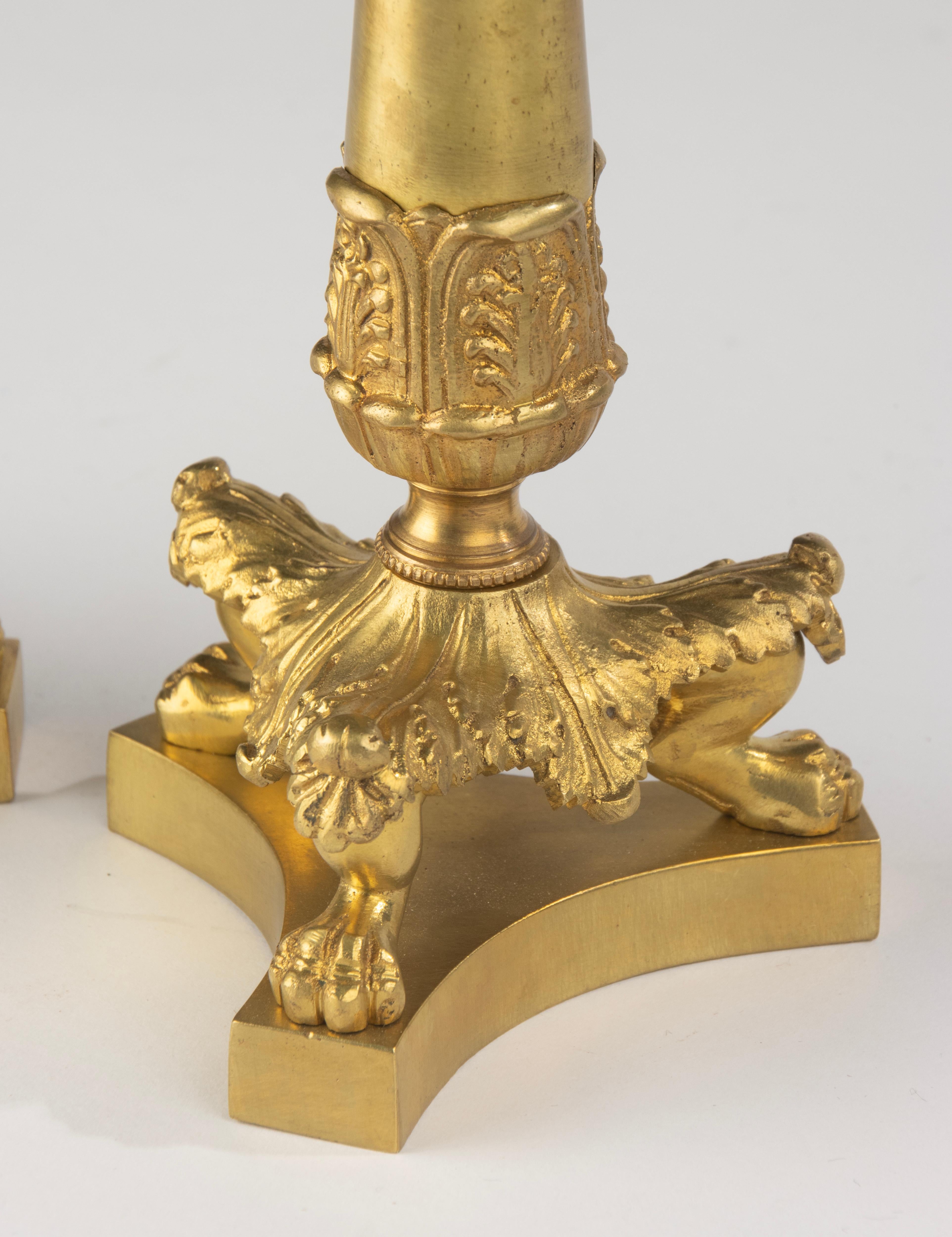 Pareja de Candeleros de Finales del Siglo XIX - Estilo Imperio Francés - Bronce dorado Ormolu en venta 12