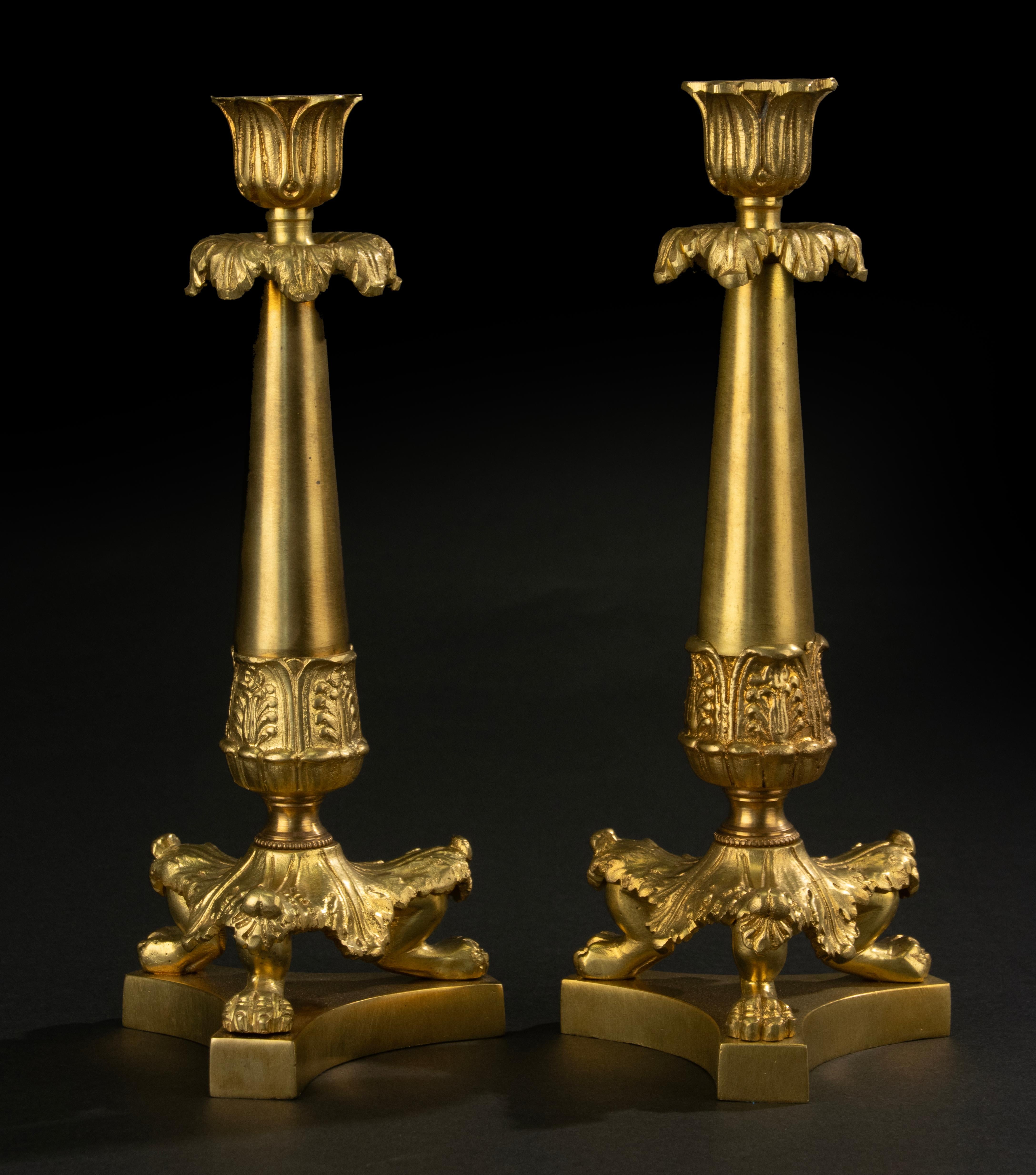 Pareja de Candeleros de Finales del Siglo XIX - Estilo Imperio Francés - Bronce dorado Ormolu en Bueno estado para la venta en Casteren, Noord-Brabant