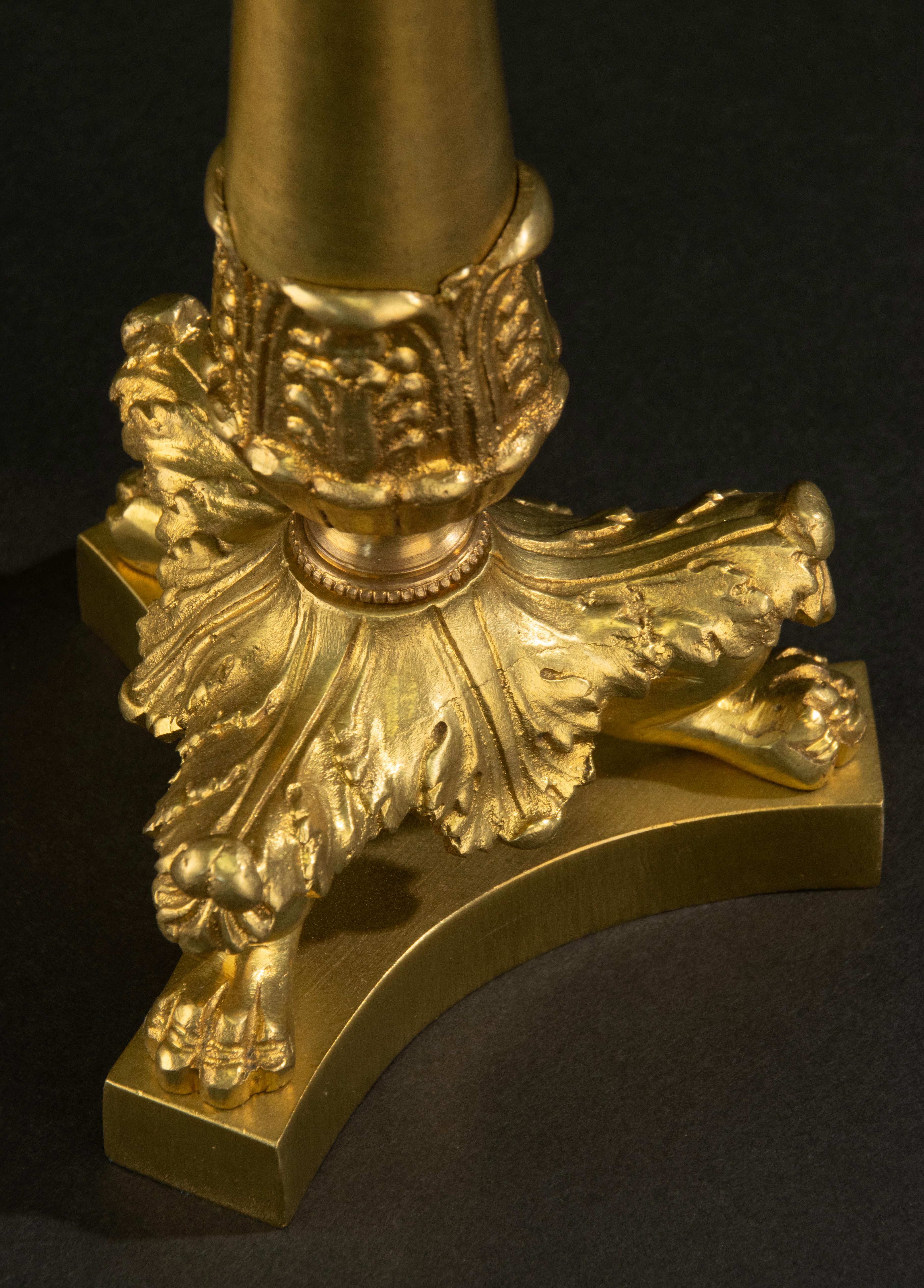 Pareja de Candeleros de Finales del Siglo XIX - Estilo Imperio Francés - Bronce dorado Ormolu en venta 5