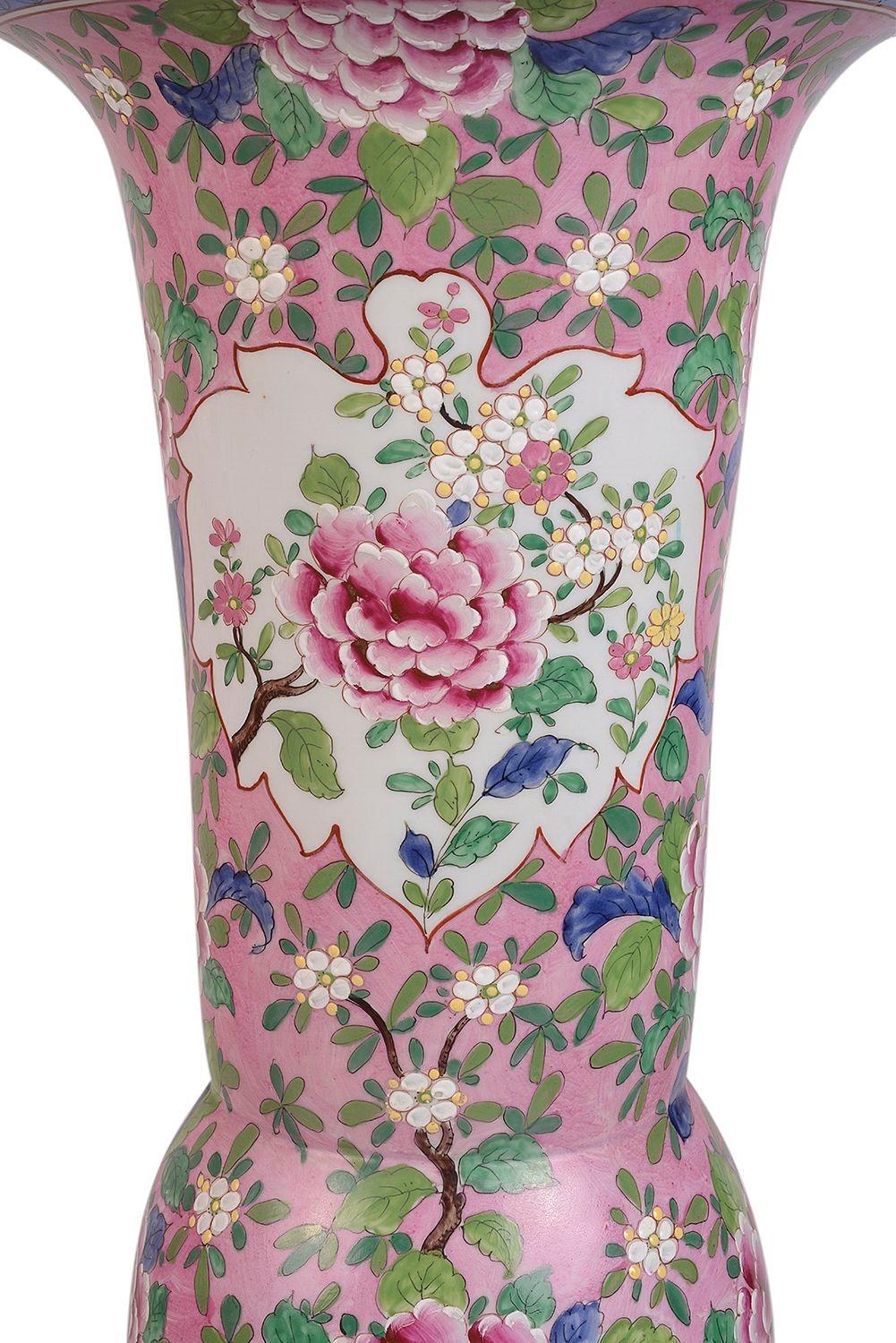 Japonais Paire de vases / lampes Famille Rose chinoises de la fin du 19e siècle en vente