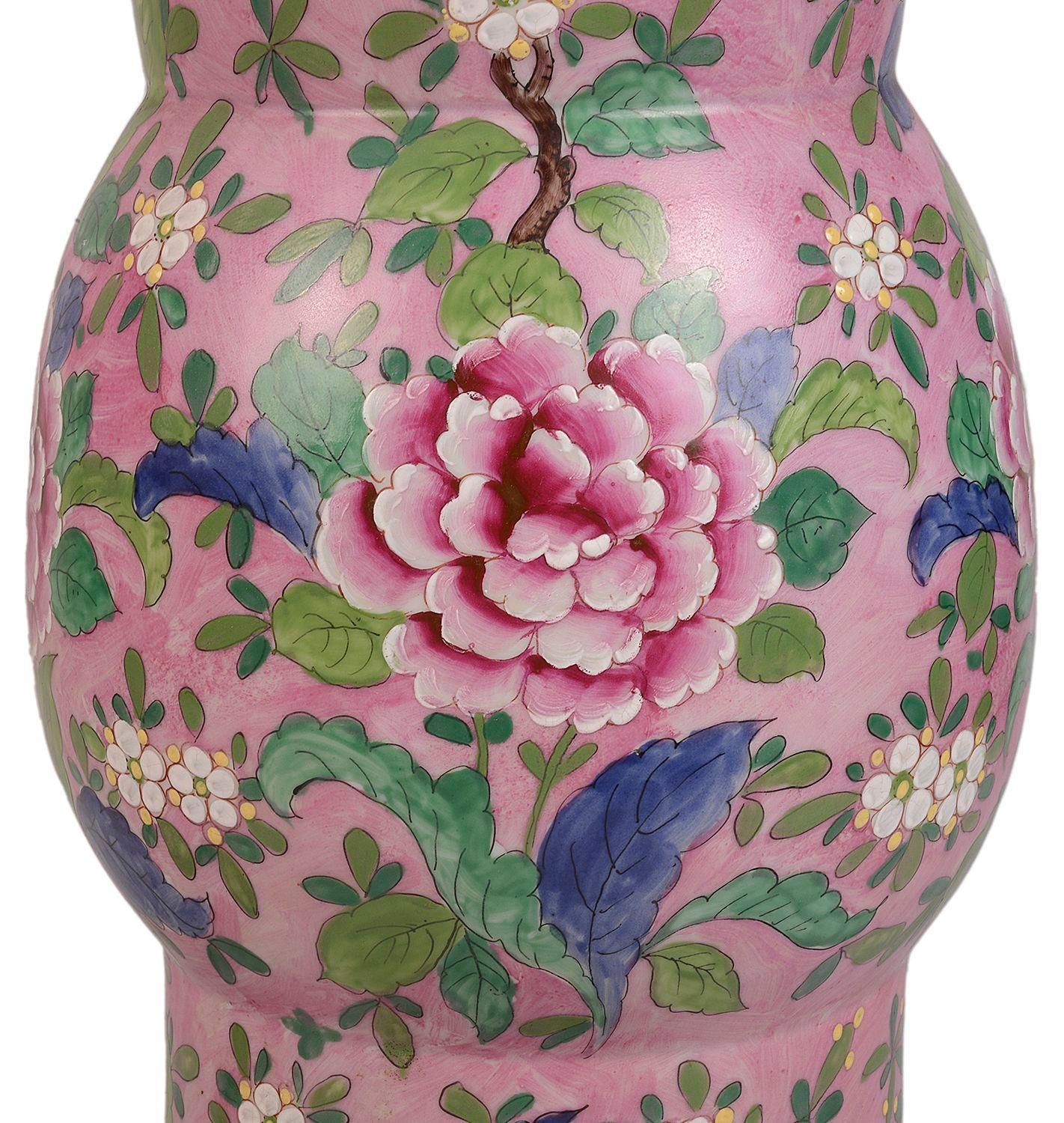 Paire de vases / lampes Famille Rose chinoises de la fin du 19e siècle Bon état - En vente à Brighton, Sussex