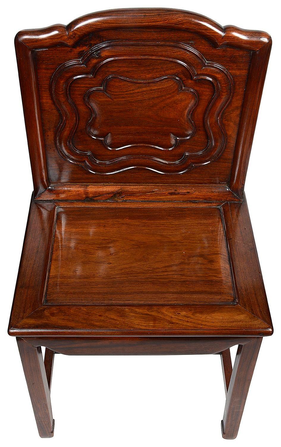 Sculpté à la main Paire de chaises d'appoint en bois dur chinois de la fin du 19e siècle en vente