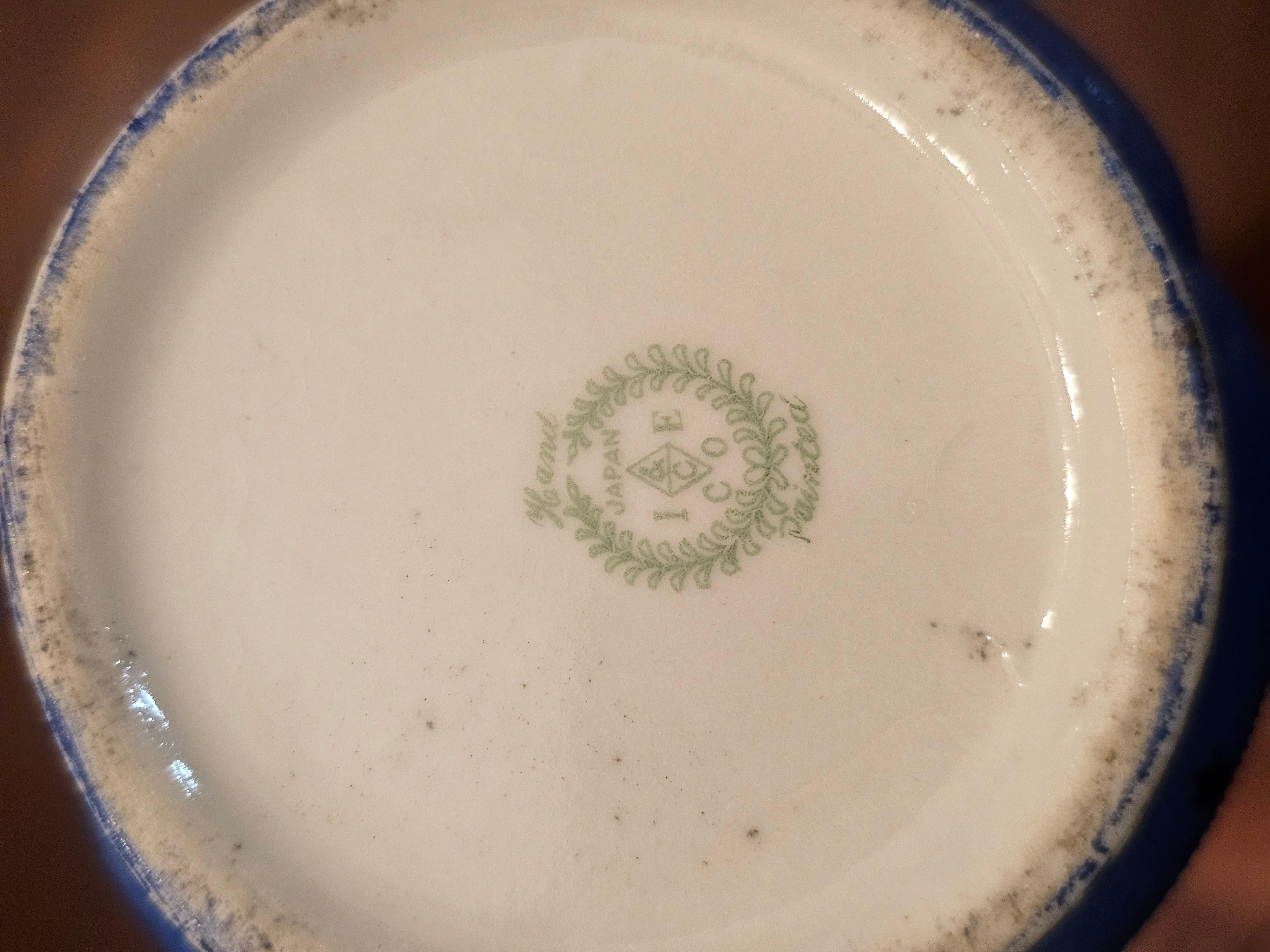 Coppia di vasi Meiji Nippon in porcellana dipinta a mano della fine del XIX secolo in vendita 5