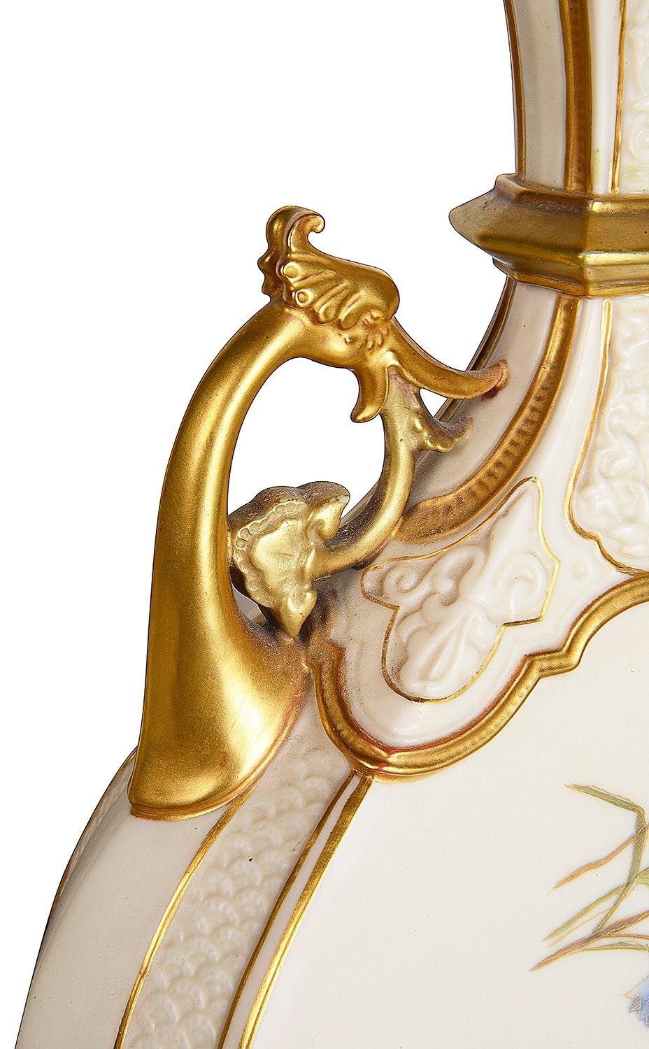 Pareja de jarrones de dos asas Royal Worcester de finales del siglo XIX. en venta 4