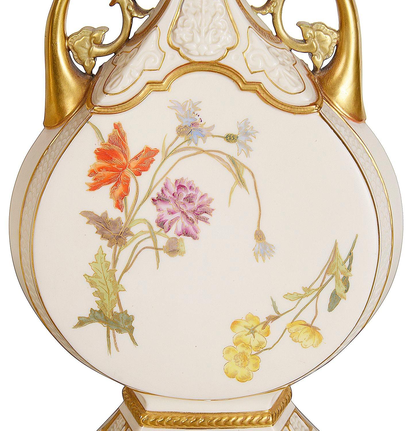 Pareja de jarrones de dos asas Royal Worcester de finales del siglo XIX. Inglés en venta