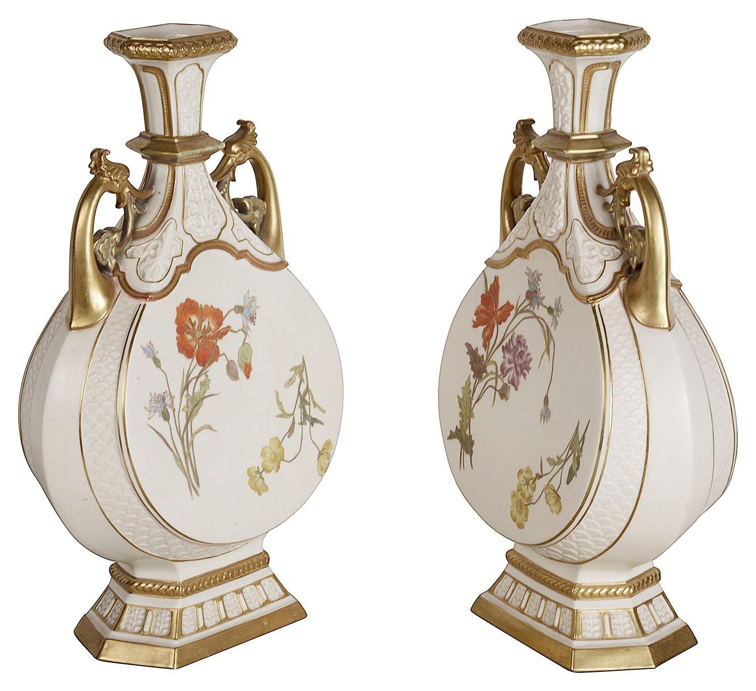 Pareja de jarrones de dos asas Royal Worcester de finales del siglo XIX. en Bueno estado para la venta en Brighton, Sussex