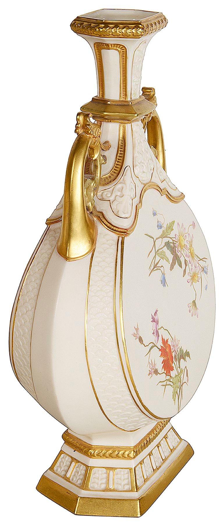 Pareja de jarrones de dos asas Royal Worcester de finales del siglo XIX. en venta 3