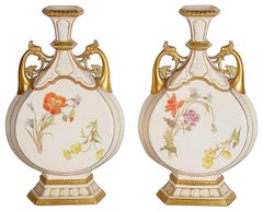 Coppia di vasi a due manici Royal Worcester della fine del XIX secolo.