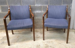 Paar Gunlocke-Eiche des späten 20. Jahrhunderts und gepolsterte Sessel