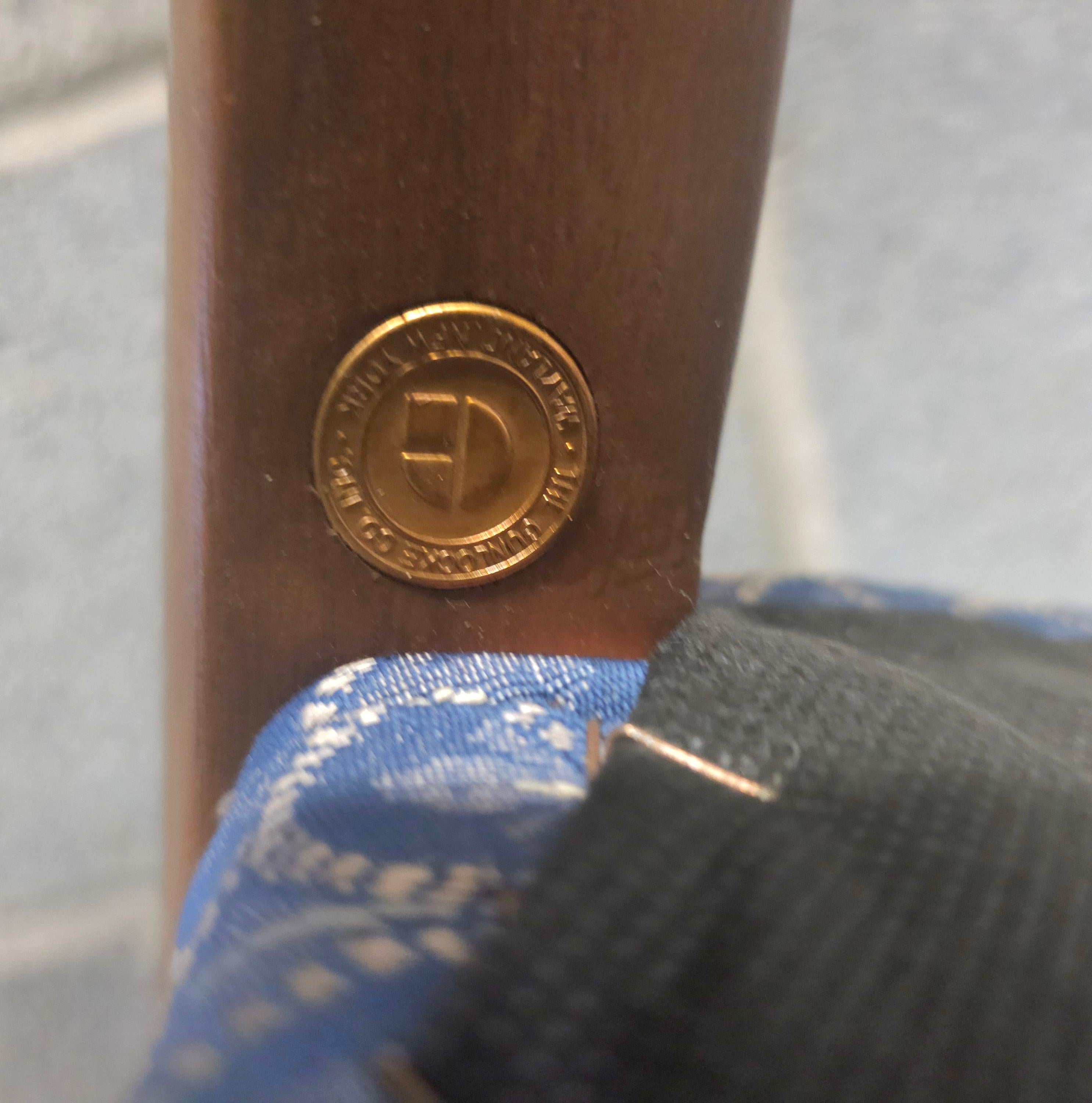 Coppia di poltrone imbottite e in quercia Gunlocke della fine del XX secolo in vendita 2