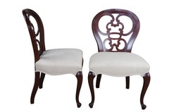 Coppia di sedie da pranzo laterali da caffè Kindel in ciliegio della fine del XX secolo