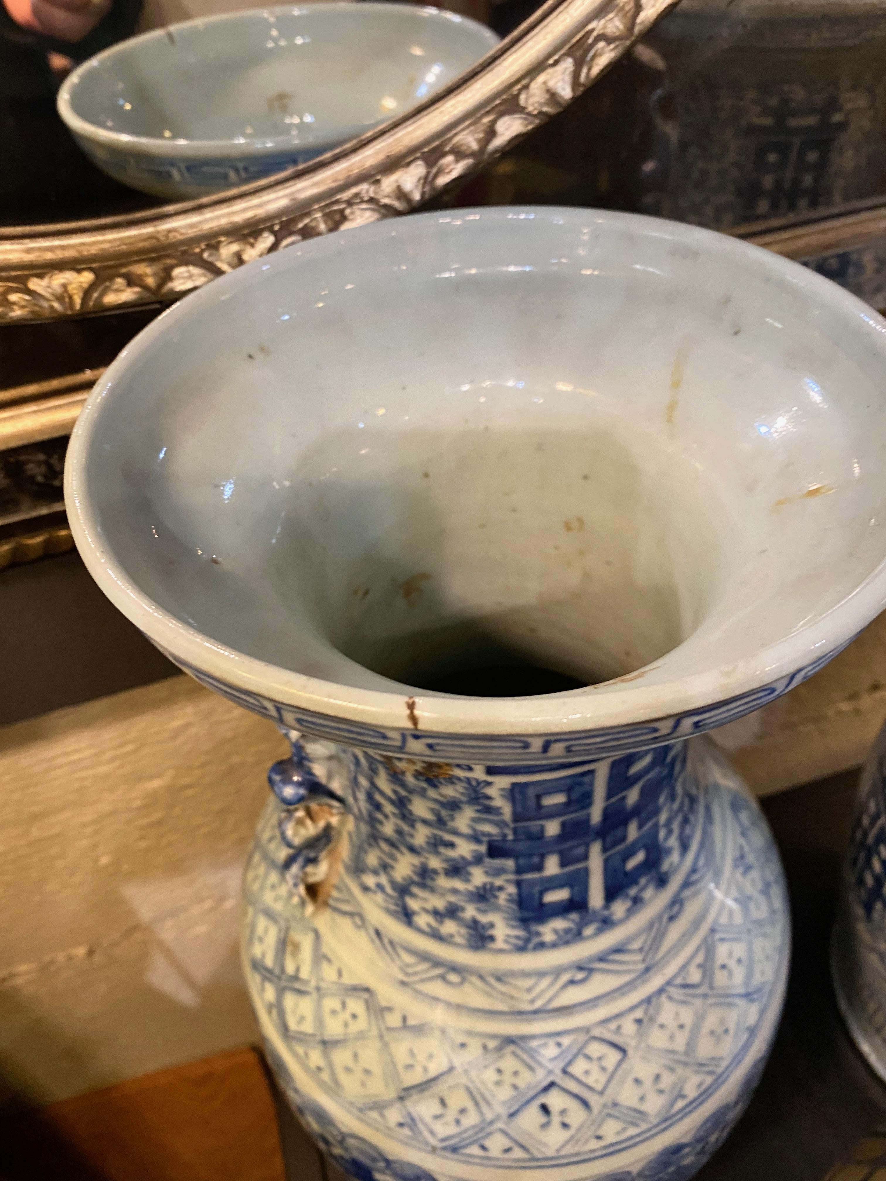 Pair Late Qing Chinese Blue & White Vases In Good Condition In Pasadena, CA
