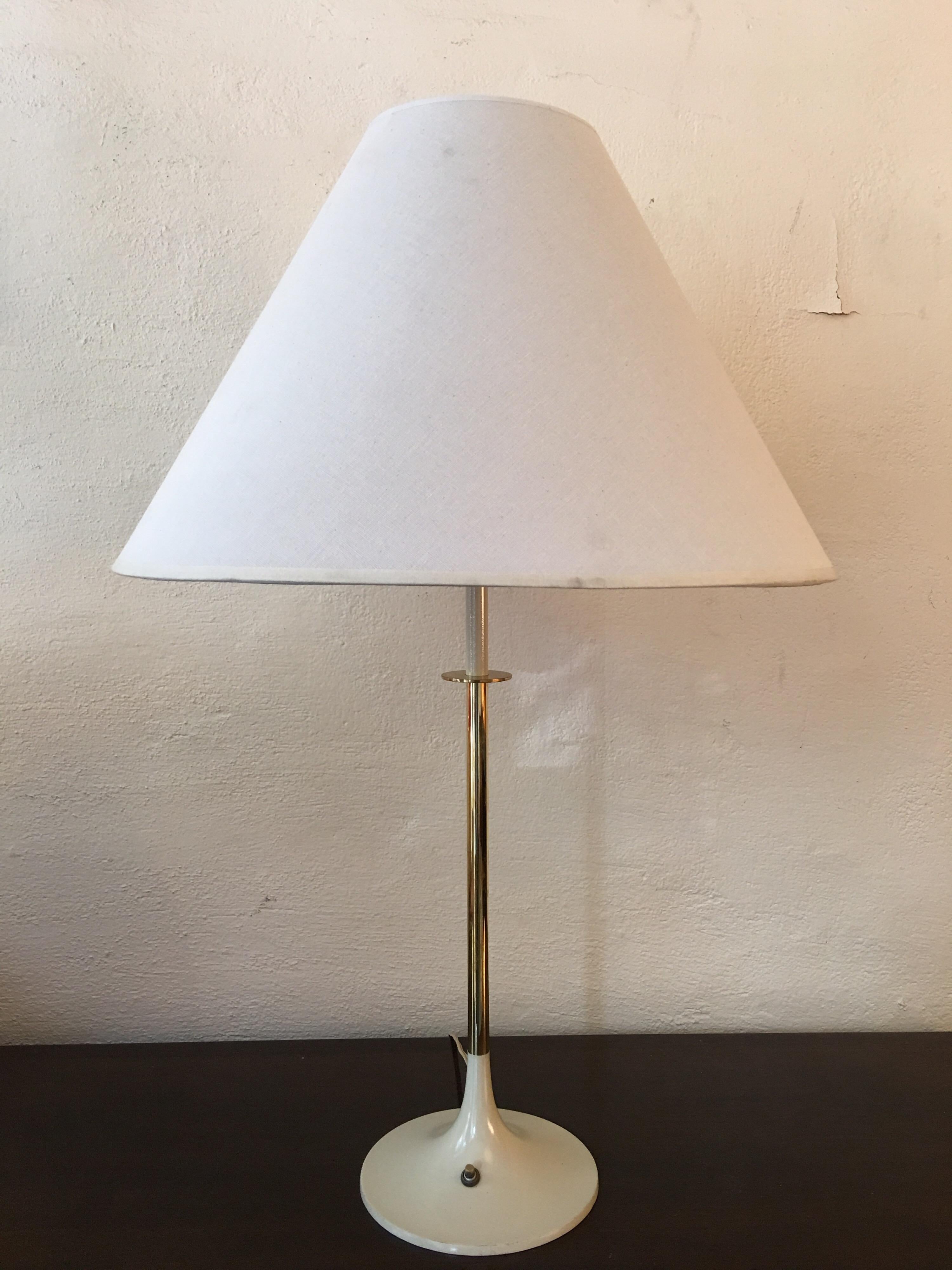 Mid-20th Century Pair of Laurel Tulip Base Lamps