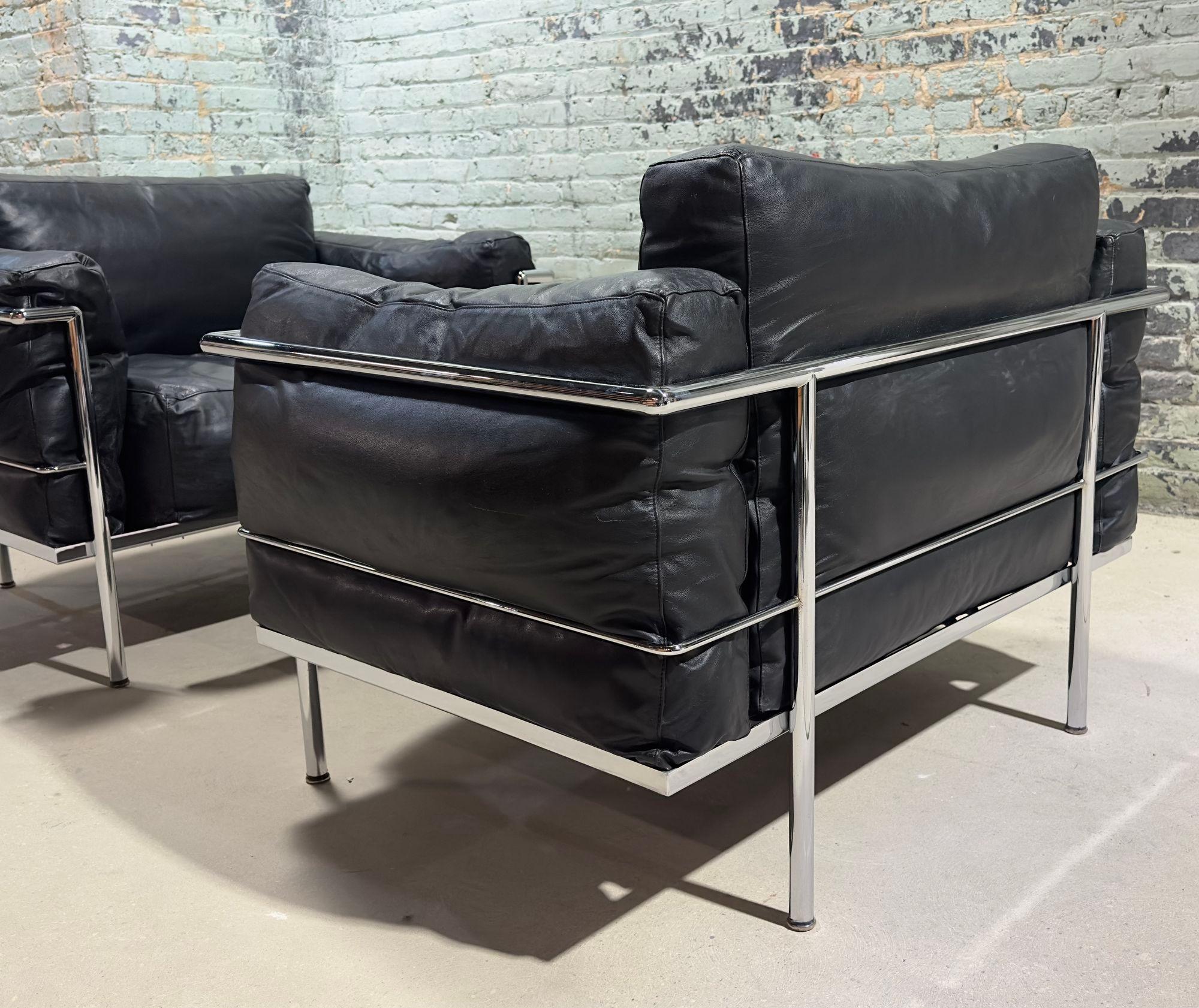 Pair LC3 Grand Modele Lounge Arm Chair Style of Le Corbusier, 1980 In Good Condition For Sale In Chicago, IL