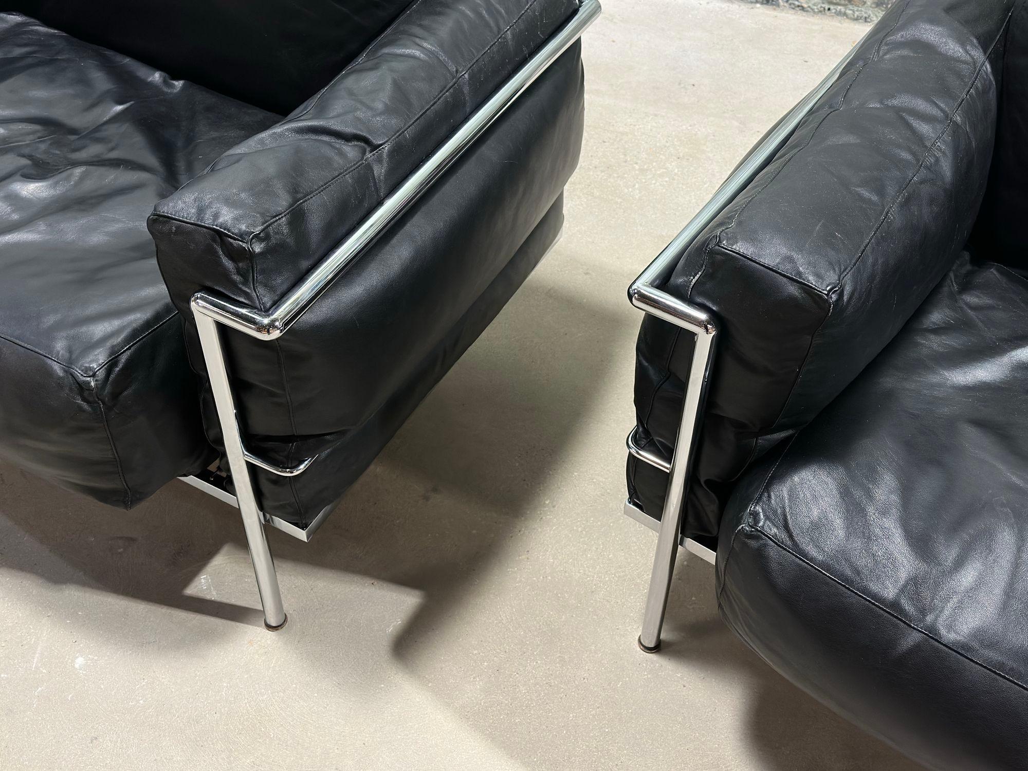 Paire de fauteuils de salon Grand Modèle LC3 dans le style de Le Corbusier, 1980 en vente 2