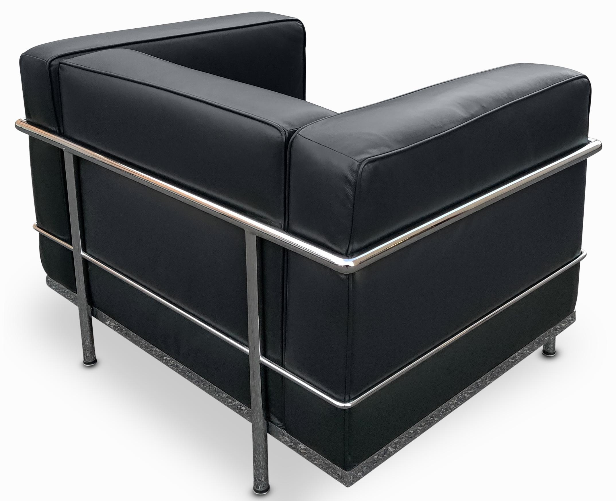 Pair Le Corbusier LC8 Grand Confort Lounge Chairs Black Leather Chromed Steel 1