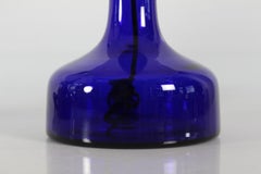 Paar große Tischlampen von Le Klint 302 Holmegaard, blaues Glas mit Originalschirmen, 1970er Jahre