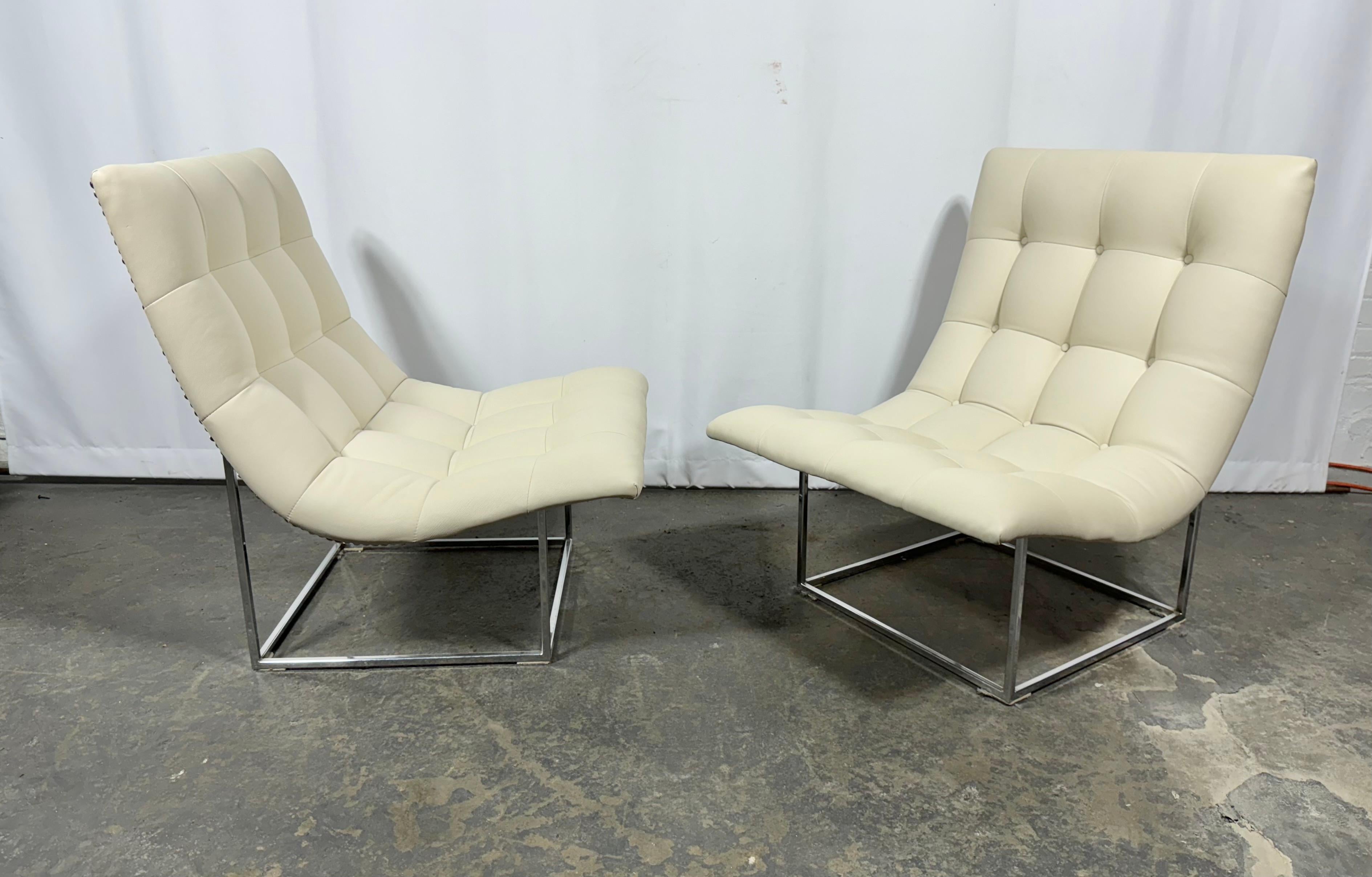 Mid-Century Modern Pair Leather Milo Baughman / Thayer Coggin Lounge Scoop Chairs For Sale